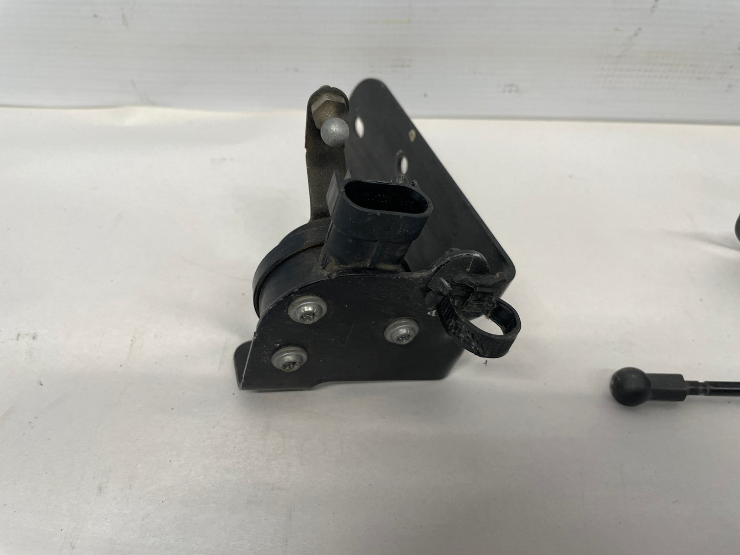 2017 Chevy SS Sedan RH & LH Rear Ride Height Suspension Sensor Set OEM - Day's Parts Yard