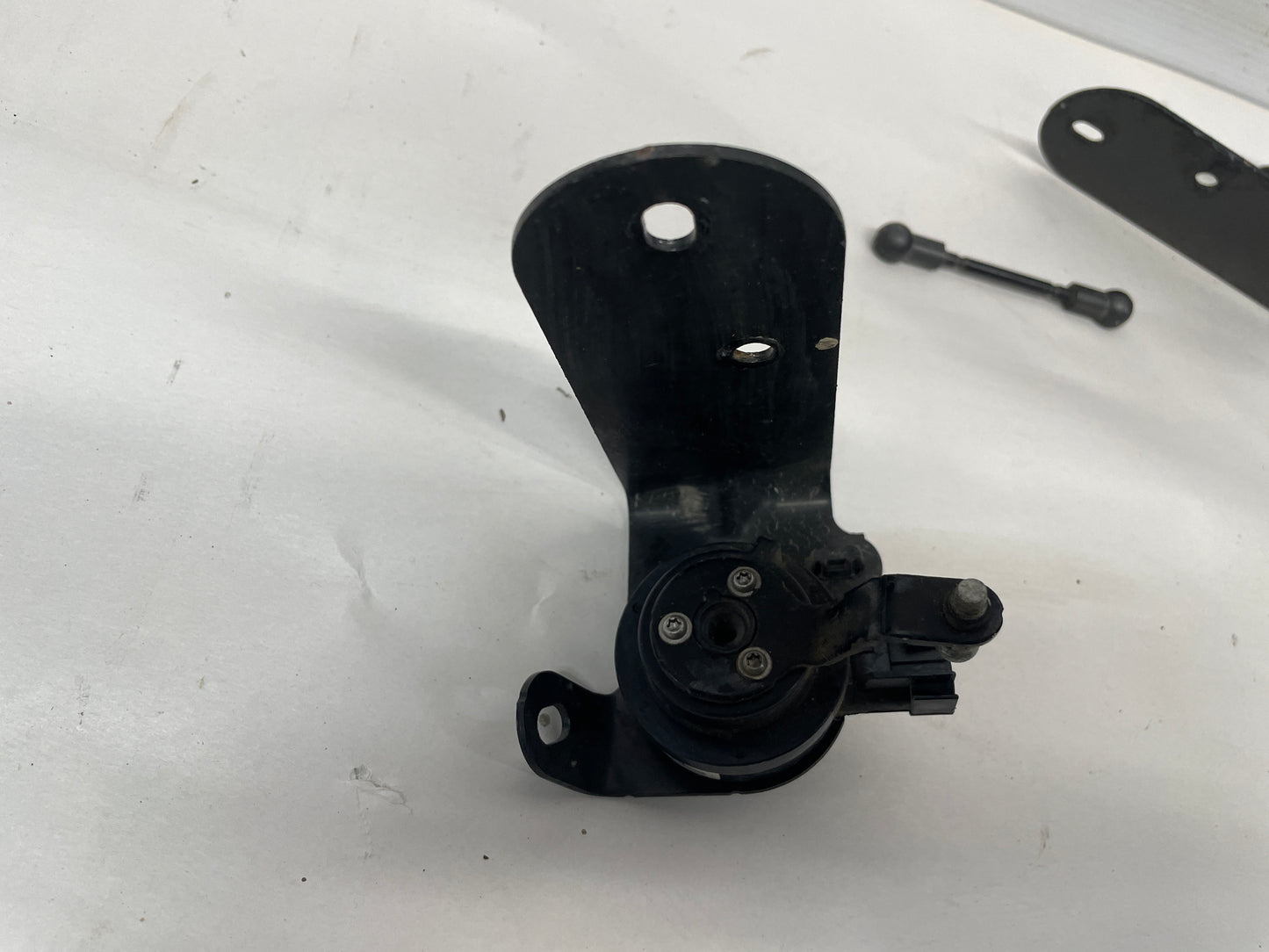 2017 Chevy SS Sedan RH & LH Rear Ride Height Suspension Sensor Set OEM - Day's Parts Yard