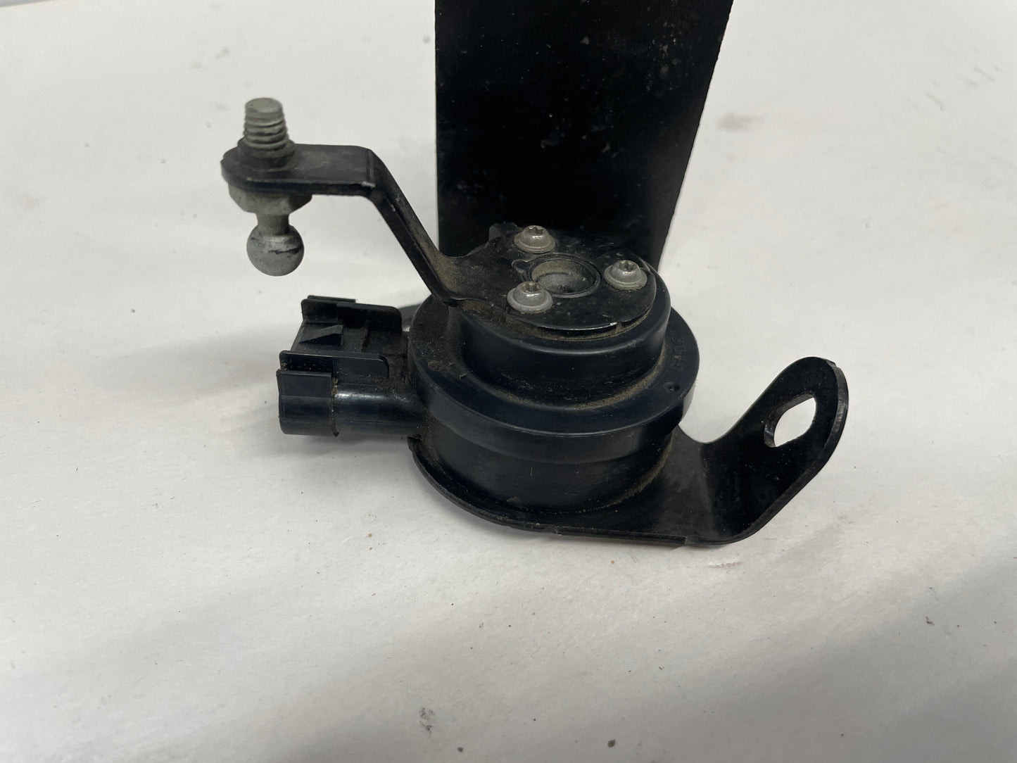 2017 Chevy SS Sedan RH & LH Rear Ride Height Suspension Sensor Set OEM - Day's Parts Yard