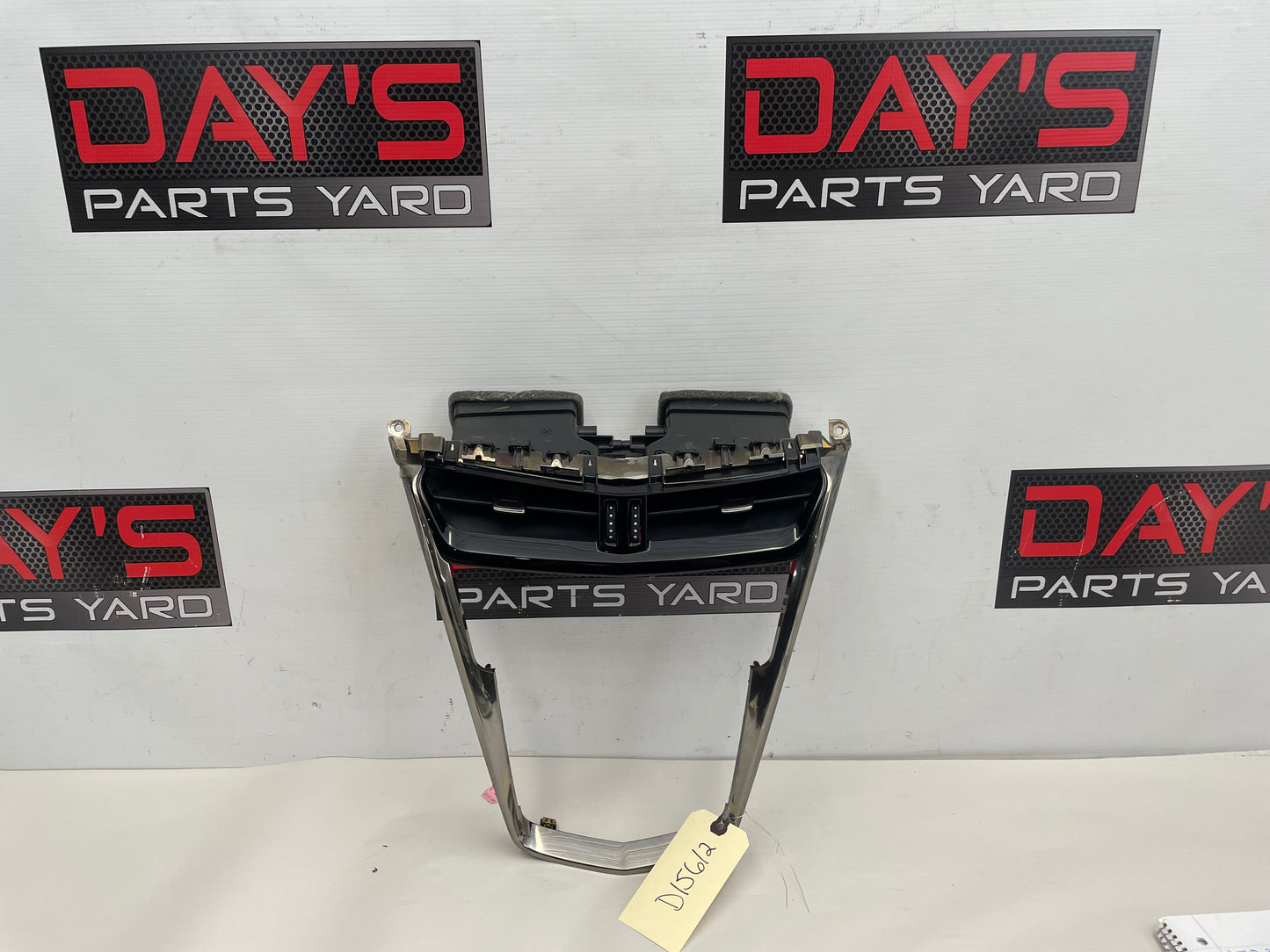 2018 Cadillac CTS-V Front Center Dash Air Vent Trim Screen Bezel OEM - Day's Parts Yard