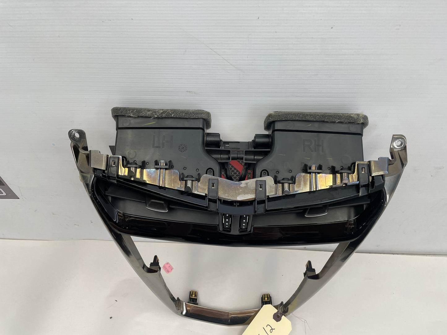 2018 Cadillac CTS-V Front Center Dash Air Vent Trim Screen Bezel OEM - Day's Parts Yard