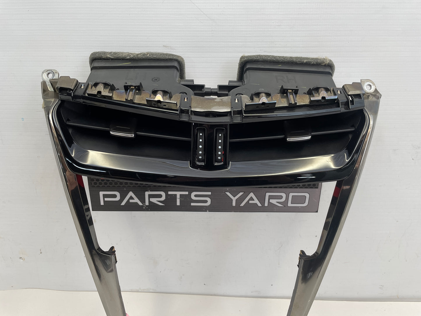 2018 Cadillac CTS-V Front Center Dash Air Vent Trim Screen Bezel OEM - Day's Parts Yard