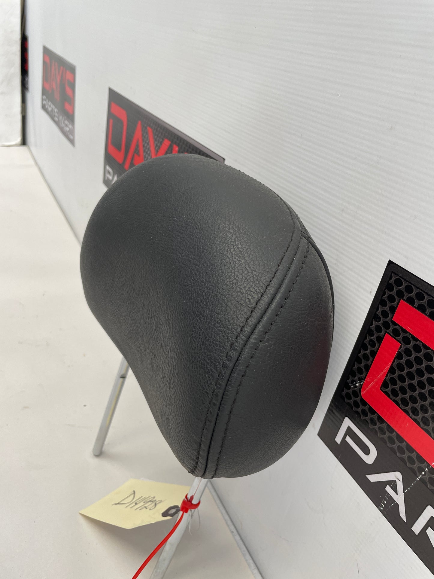 2006 Pontiac GTO Front RH Passenger Seat Head Rest Headrest OEM - Day's Parts Yard