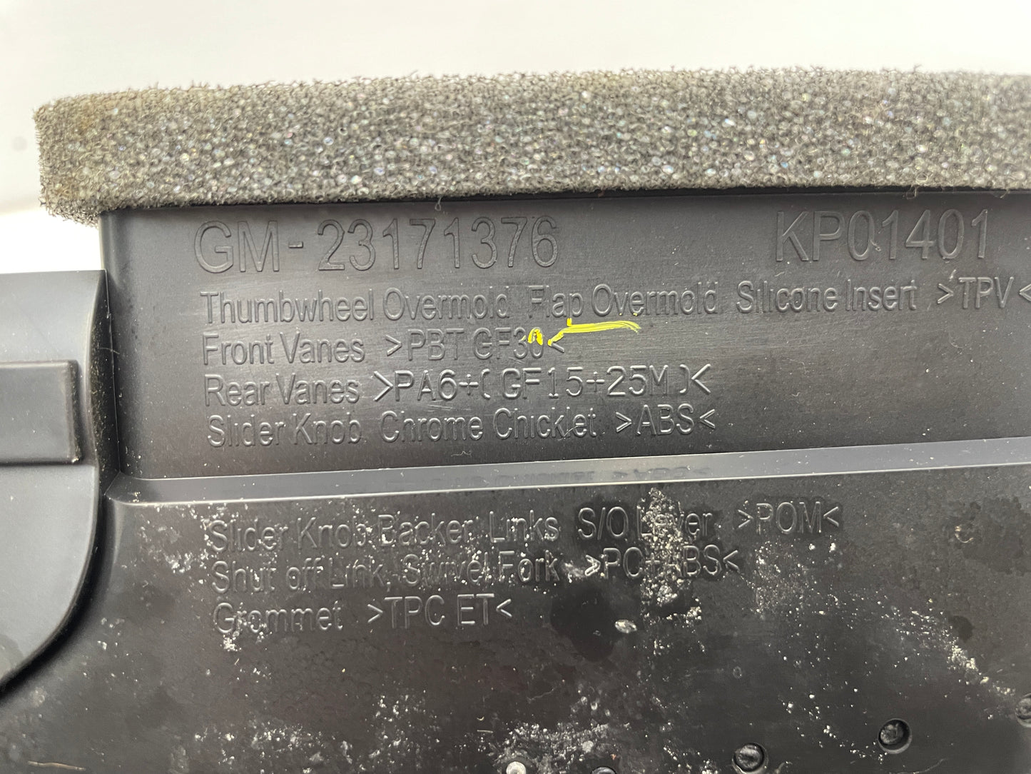 2018 Cadillac CTS-V Front Center Dash Air Vent Trim Screen Bezel OEM - Day's Parts Yard