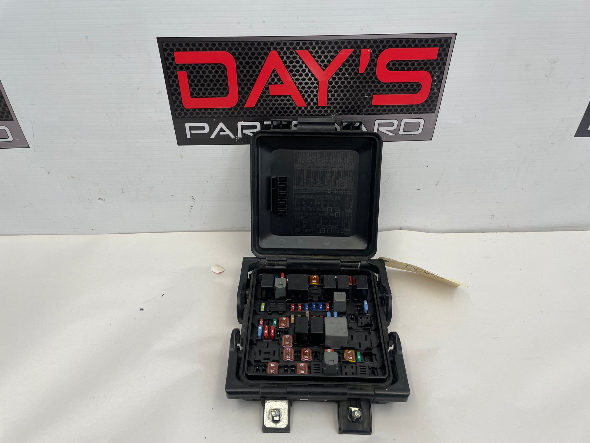 2018 Cadillac CTS-V Fuse Box OEM - Day's Parts Yard