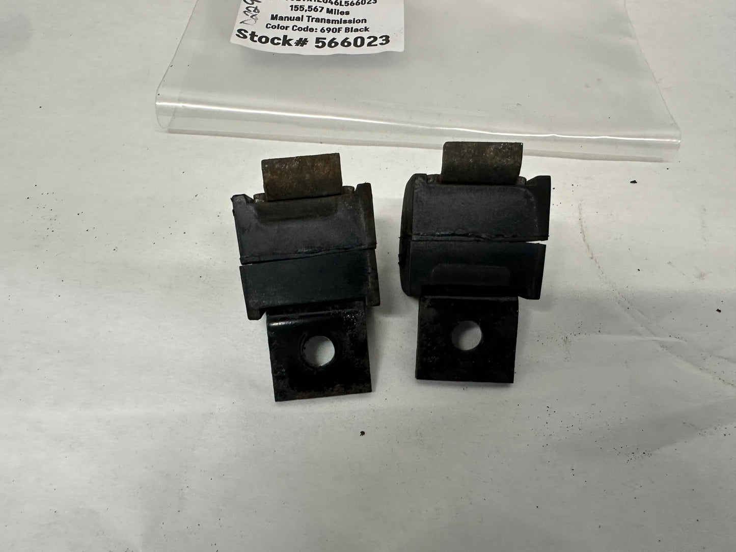 2006 Pontiac GTO Rear Sway Bar Brackets OEM - Day's Parts Yard