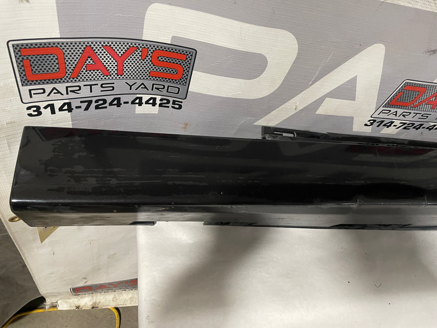 2008 Pontiac G8 GT LH Driver Rocker Molding Panel OEM - Day's Parts Yard
