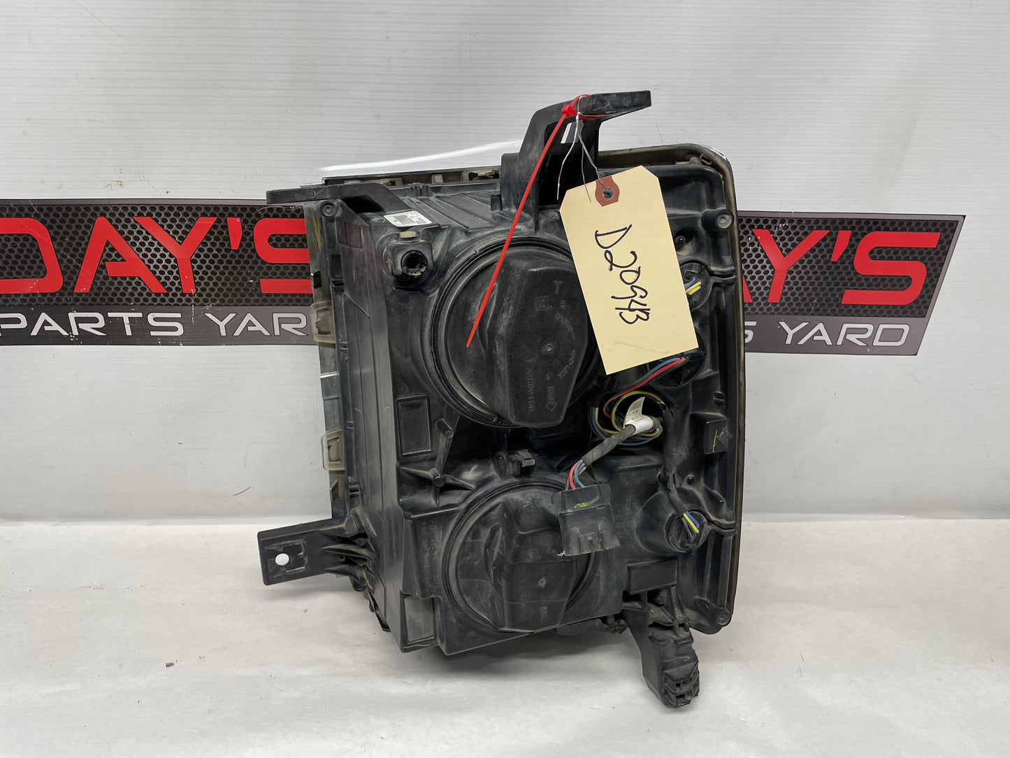 2015 Chevy Silverado K1500 RH Passenger Headlight Head LIght OEM - Day's Parts Yard