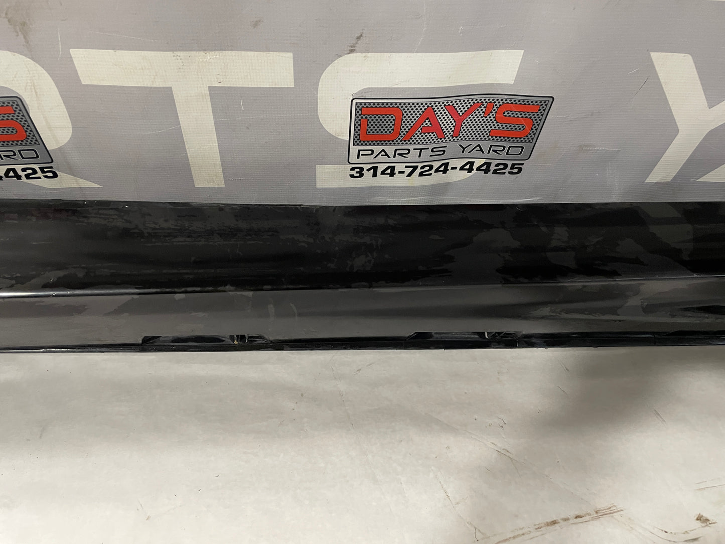 2008 Pontiac G8 GT LH Driver Rocker Molding Panel OEM - Day's Parts Yard