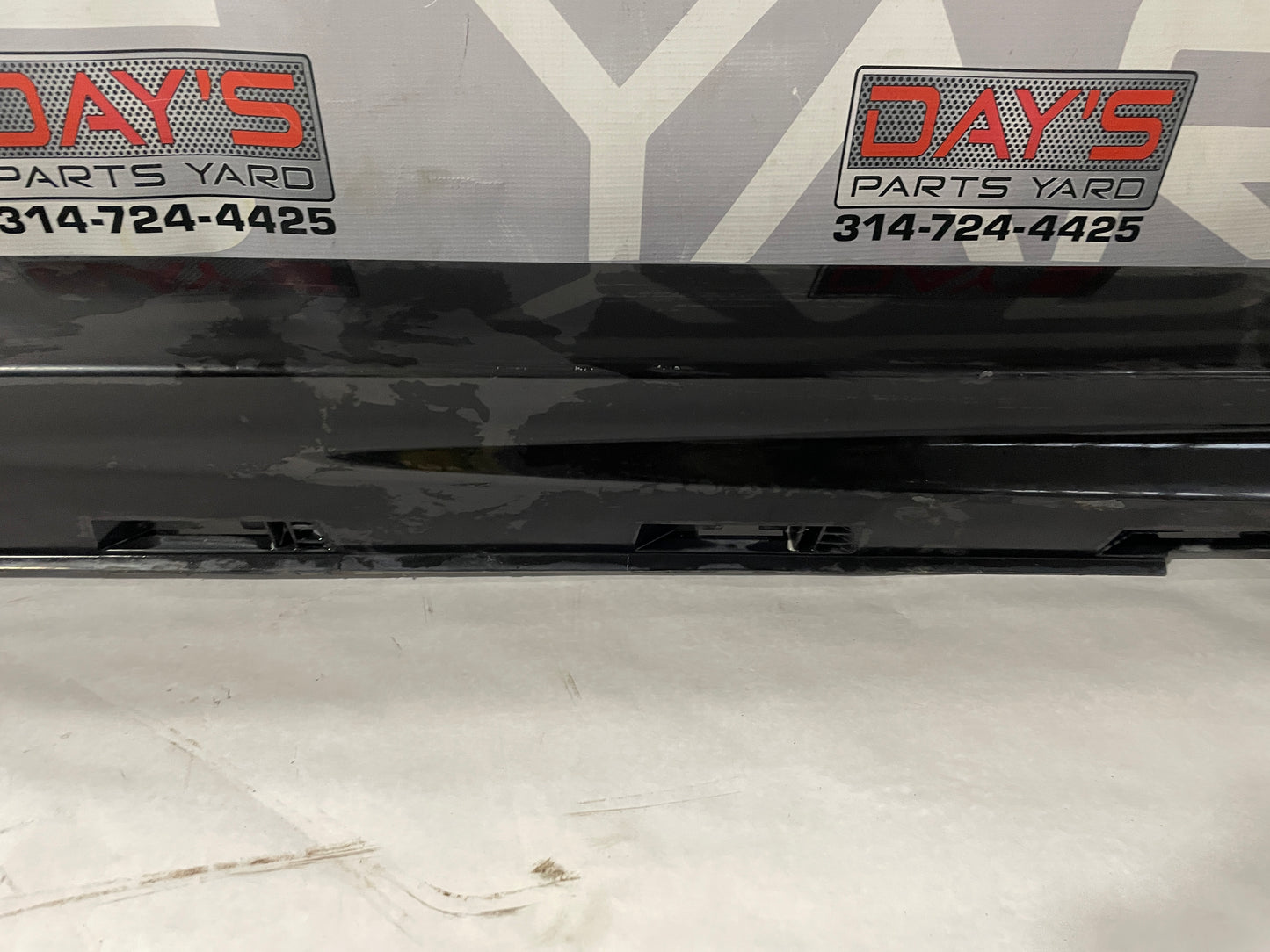 2008 Pontiac G8 GT LH Driver Rocker Molding Panel OEM - Day's Parts Yard