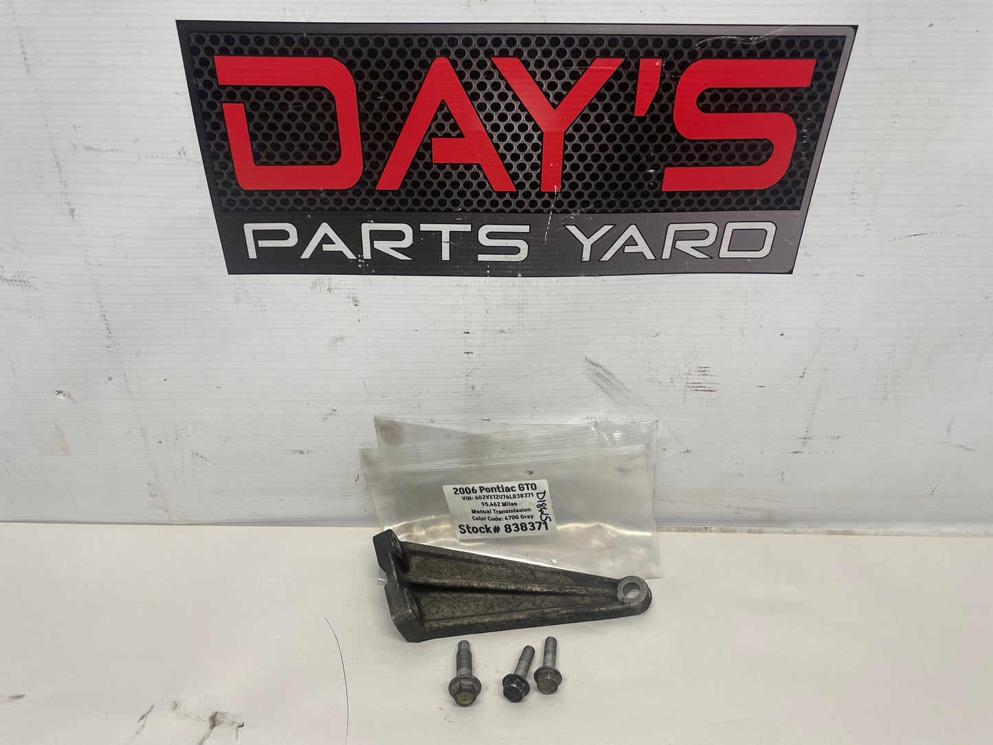 2006 Pontiac GTO Rear Alternator Bracket w/ Hardware OEM - Day's Parts Yard