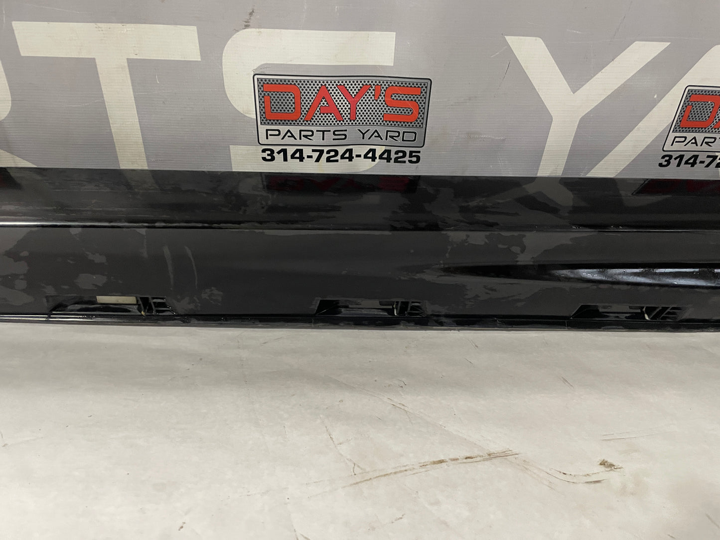 2008 Pontiac G8 GT LH Driver Rocker Molding Panel OEM - Day's Parts Yard