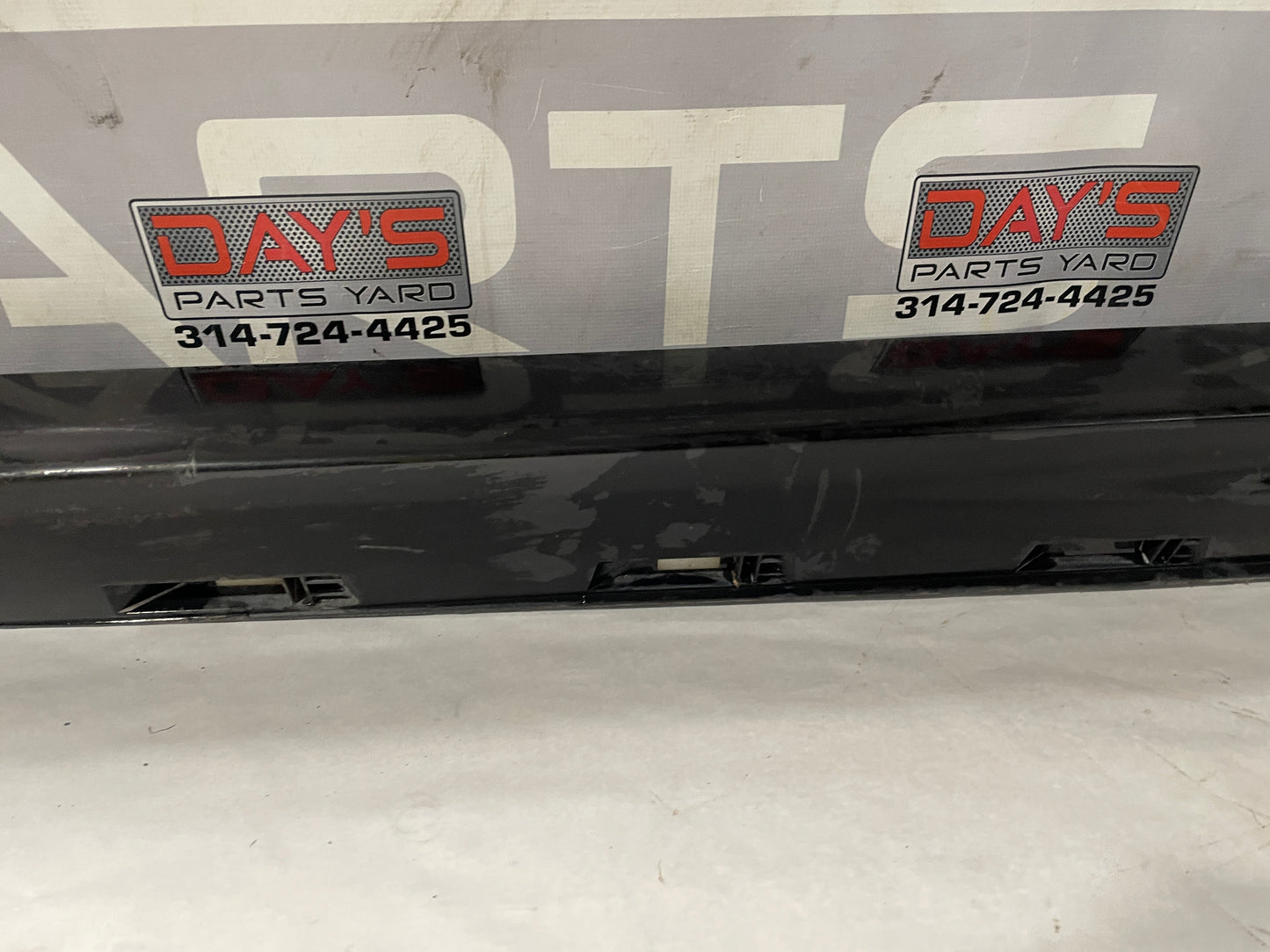 2008 Pontiac G8 GT LH Driver Rocker Molding Panel OEM - Day's Parts Yard