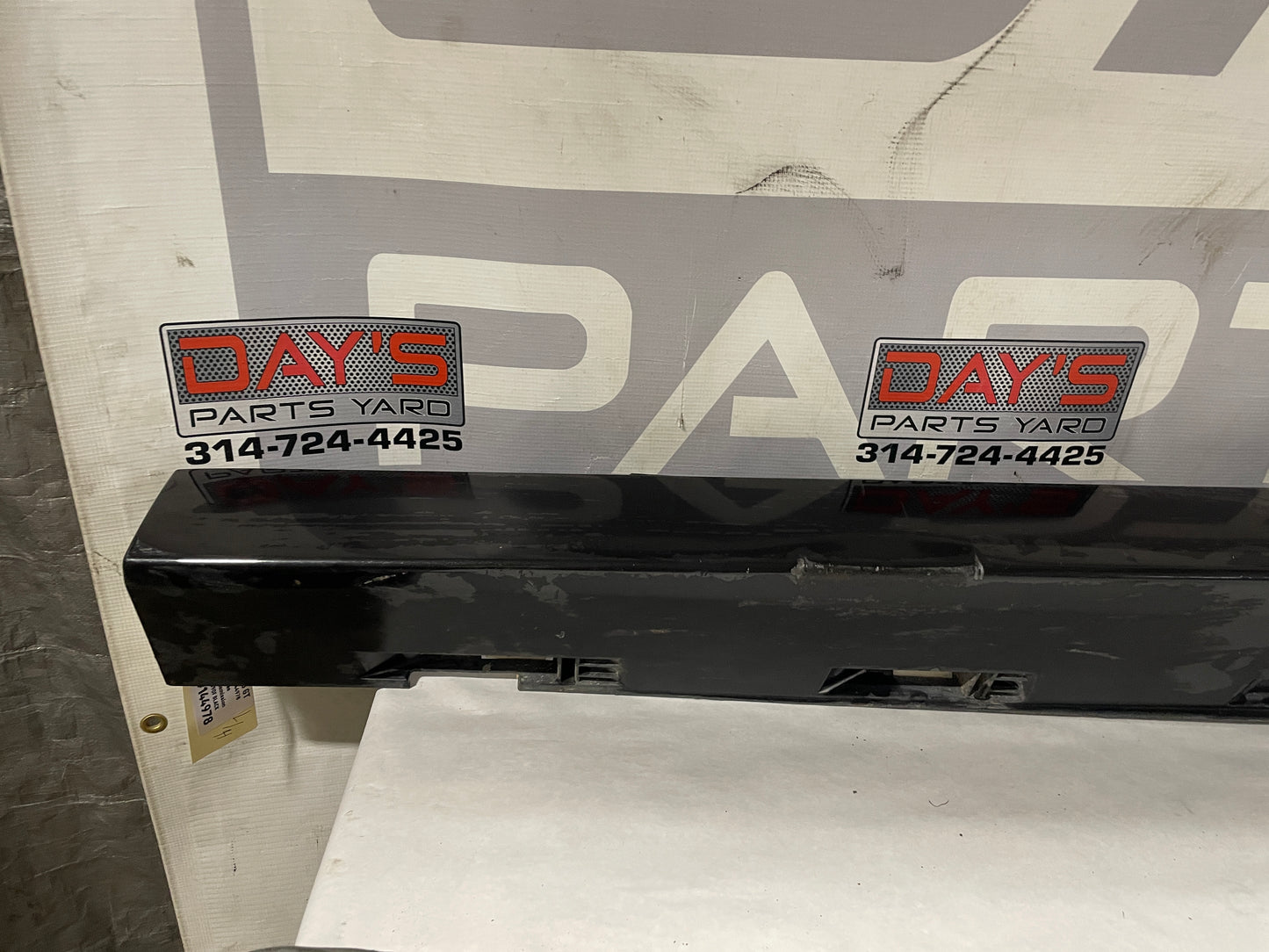 2008 Pontiac G8 GT LH Driver Rocker Molding Panel OEM - Day's Parts Yard