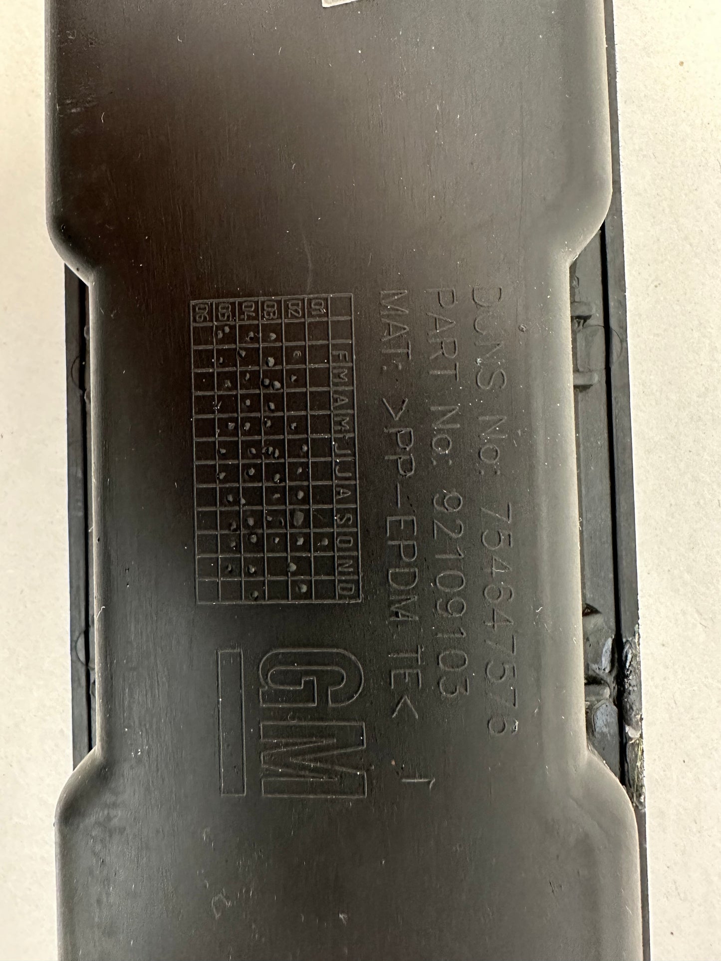 2006 Pontiac GTO Center Console Rubber Insert OEM - Day's Parts Yard