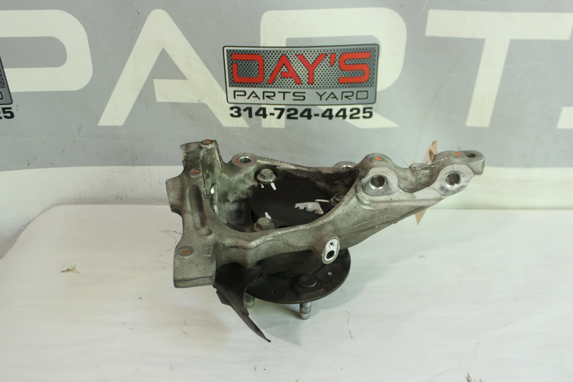 2018 Chevy Camaro ZL1 1LE RH Passenger Spindle Knuckle Hub OEM - Day's Parts Yard