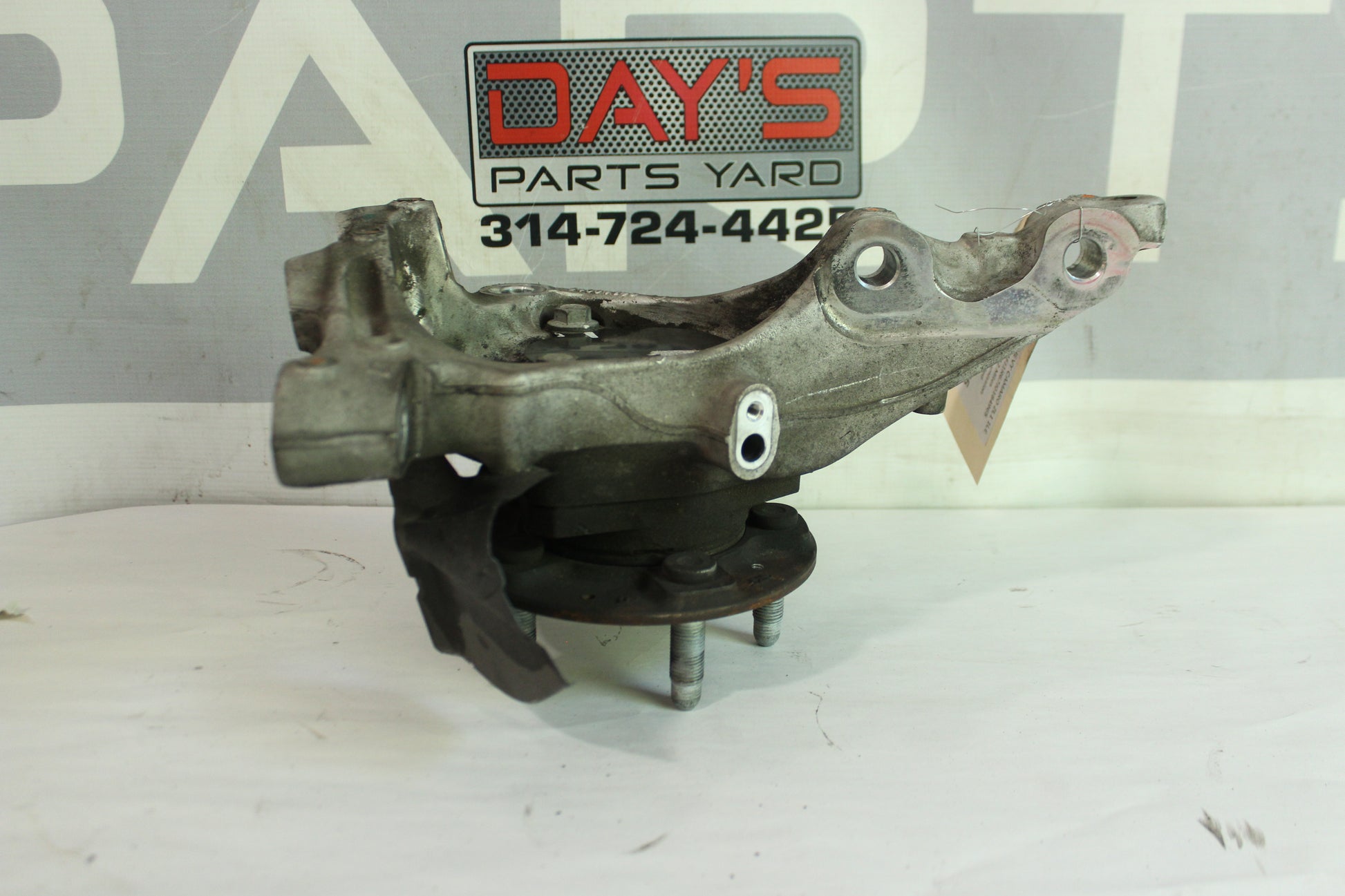 2018 Chevy Camaro ZL1 1LE RH Passenger Spindle Knuckle Hub OEM - Day's Parts Yard