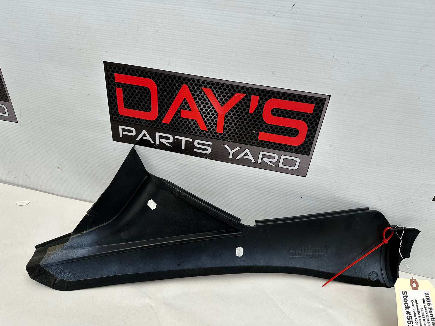 2006 Pontiac GTO RH Passenger Suede Console Trim OEM - Day's Parts Yard