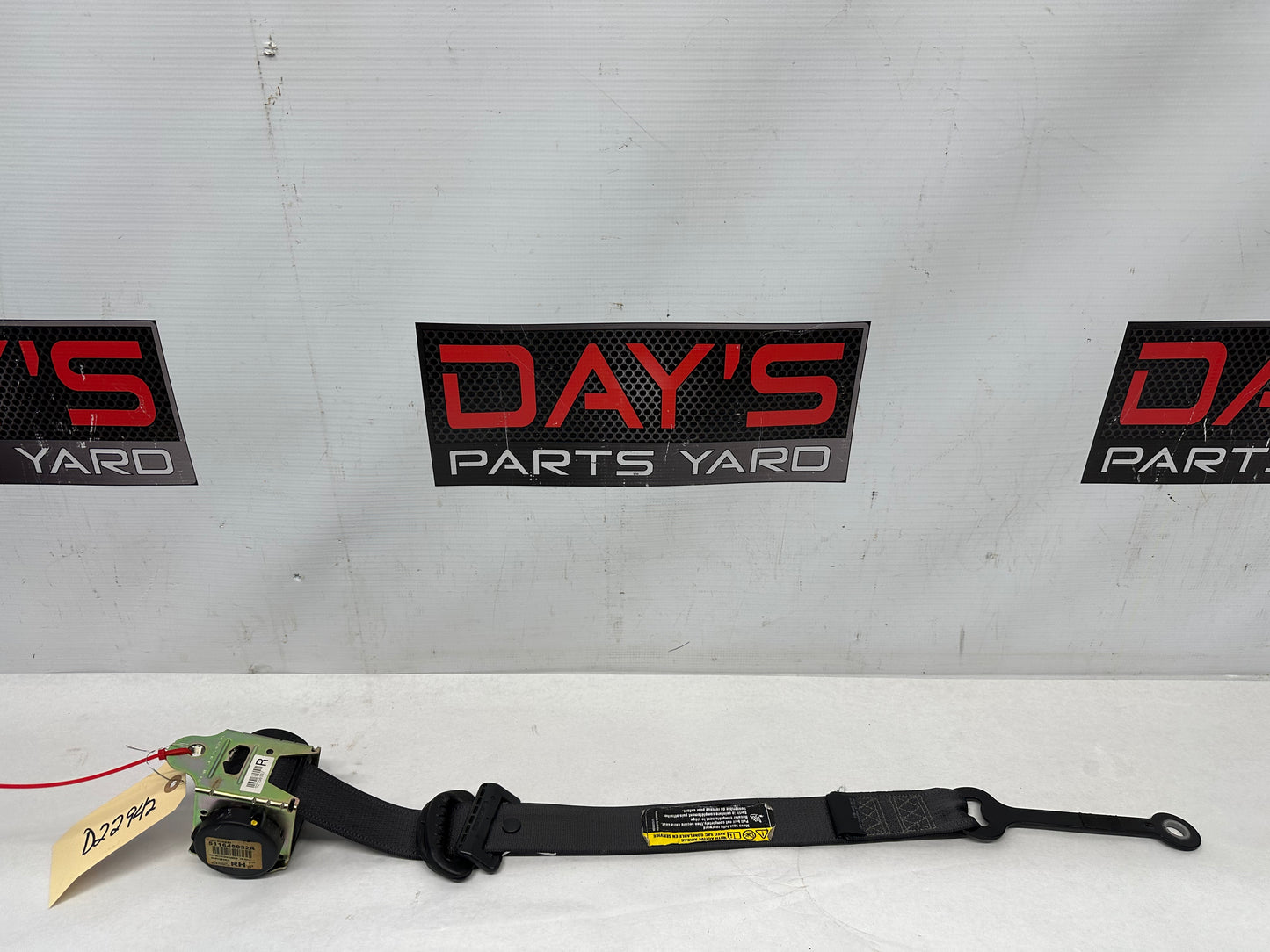 2006 Pontiac GTO RH Passenger Front Seatbelt Seat Belt Retractor OEM - Day's Parts Yard