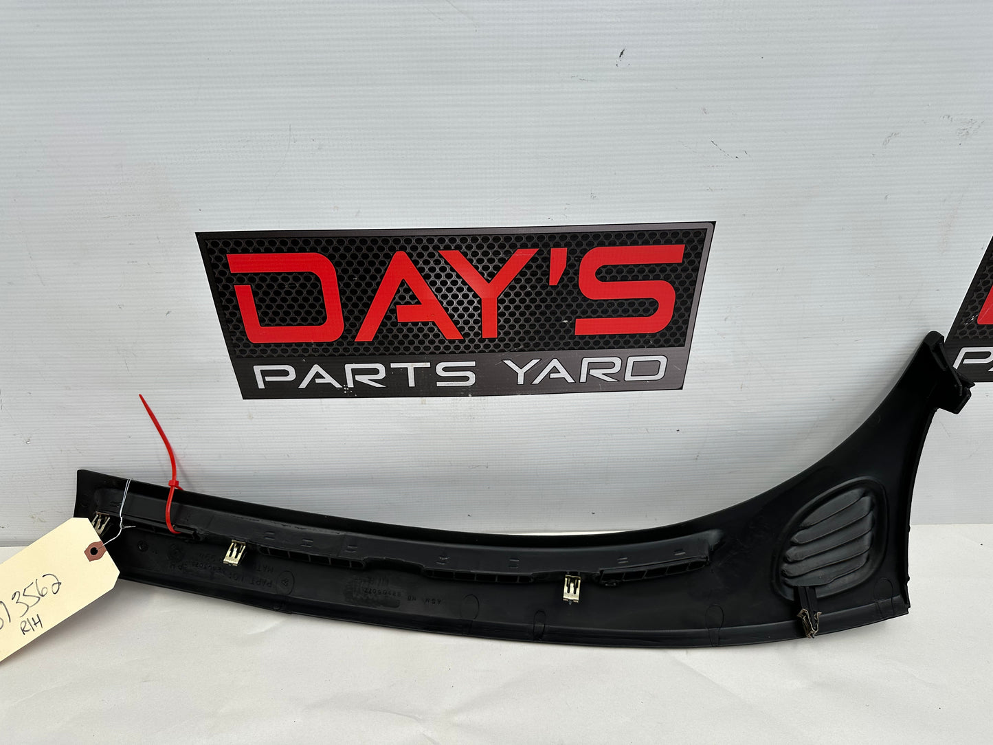 2006 Pontiac GTO RH Passenger Dash Cowl Defrost Panels Vent Trim OEM - Day's Parts Yard
