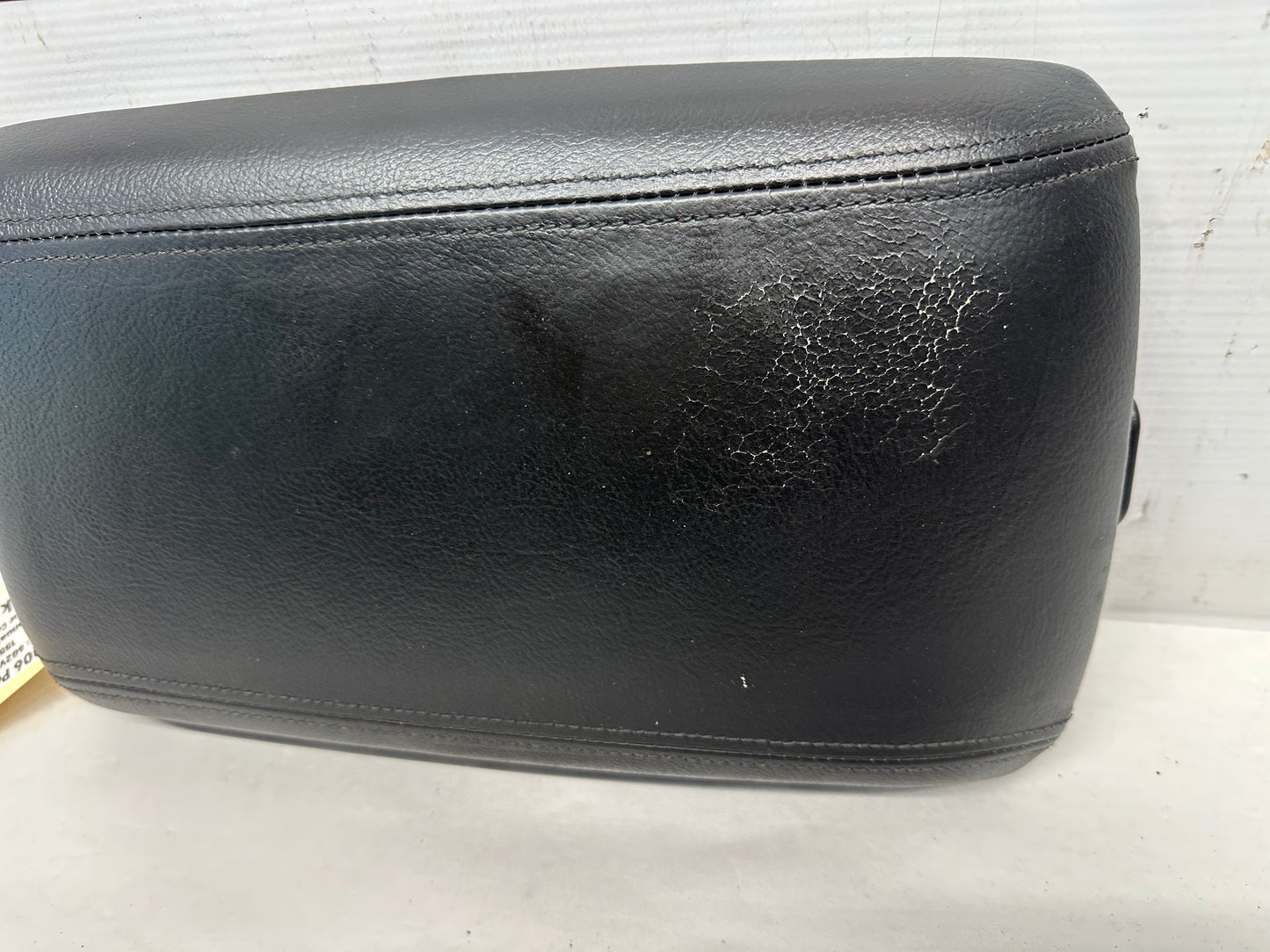 2006 Pontiac GTO Center Console Lid OEM - Day's Parts Yard