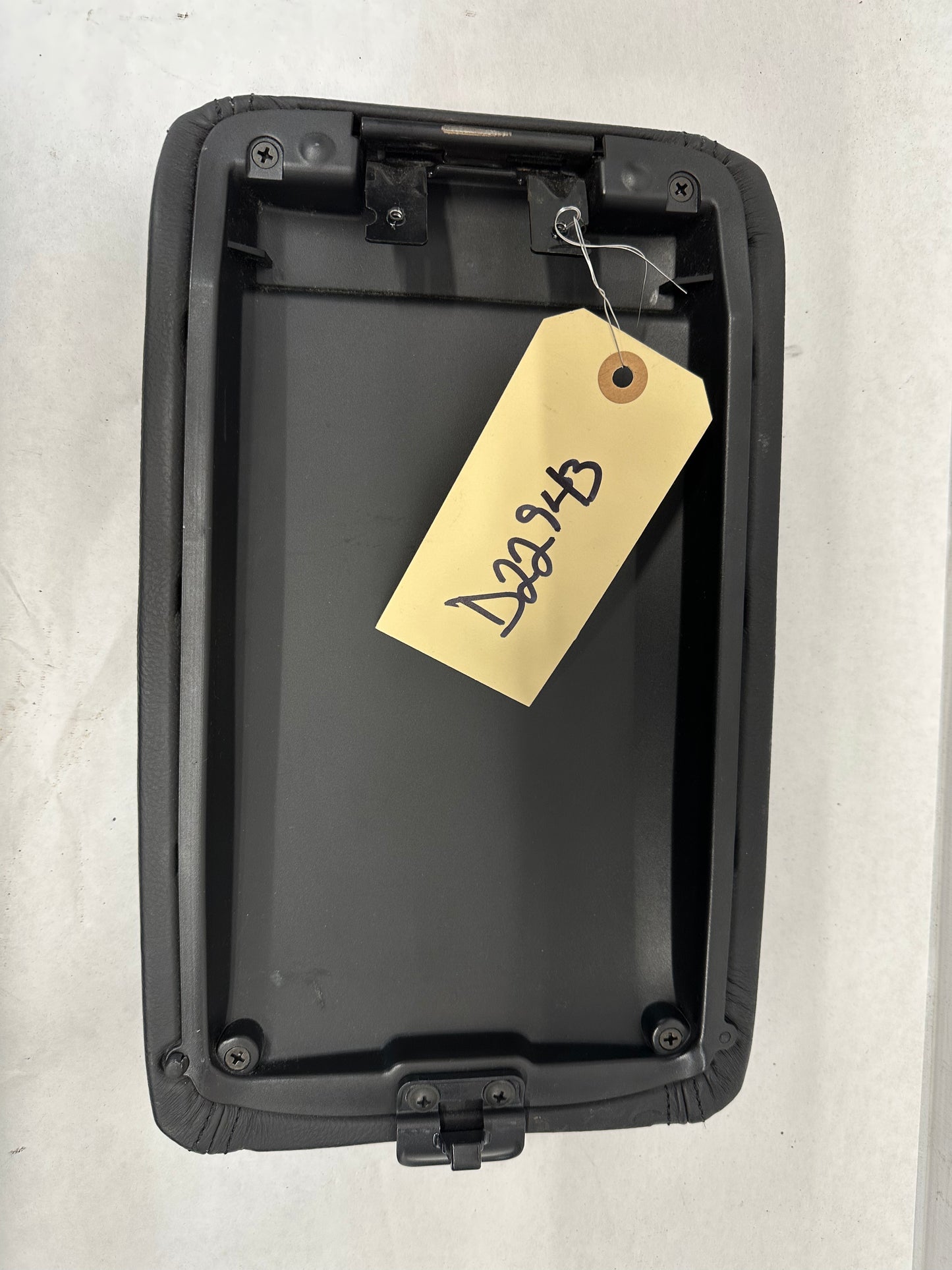 2006 Pontiac GTO Center Console Lid OEM - Day's Parts Yard