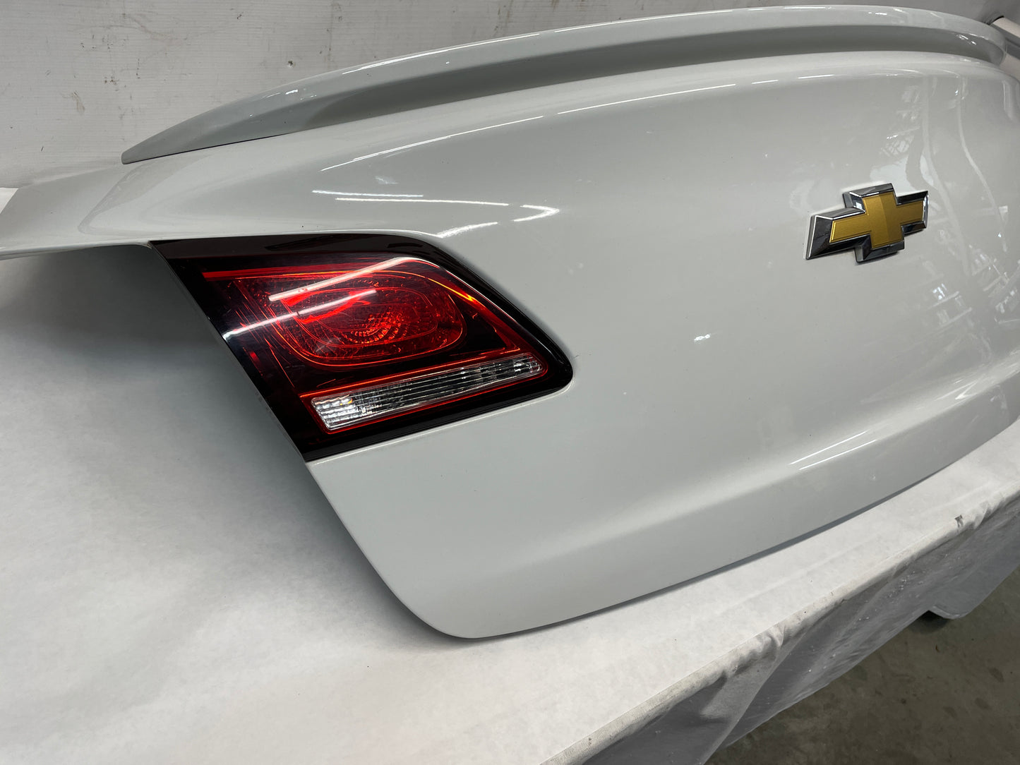2014 Chevy SS Sedan Trunk Deck Lid w/ Spoiler White OEM - Day's Parts Yard