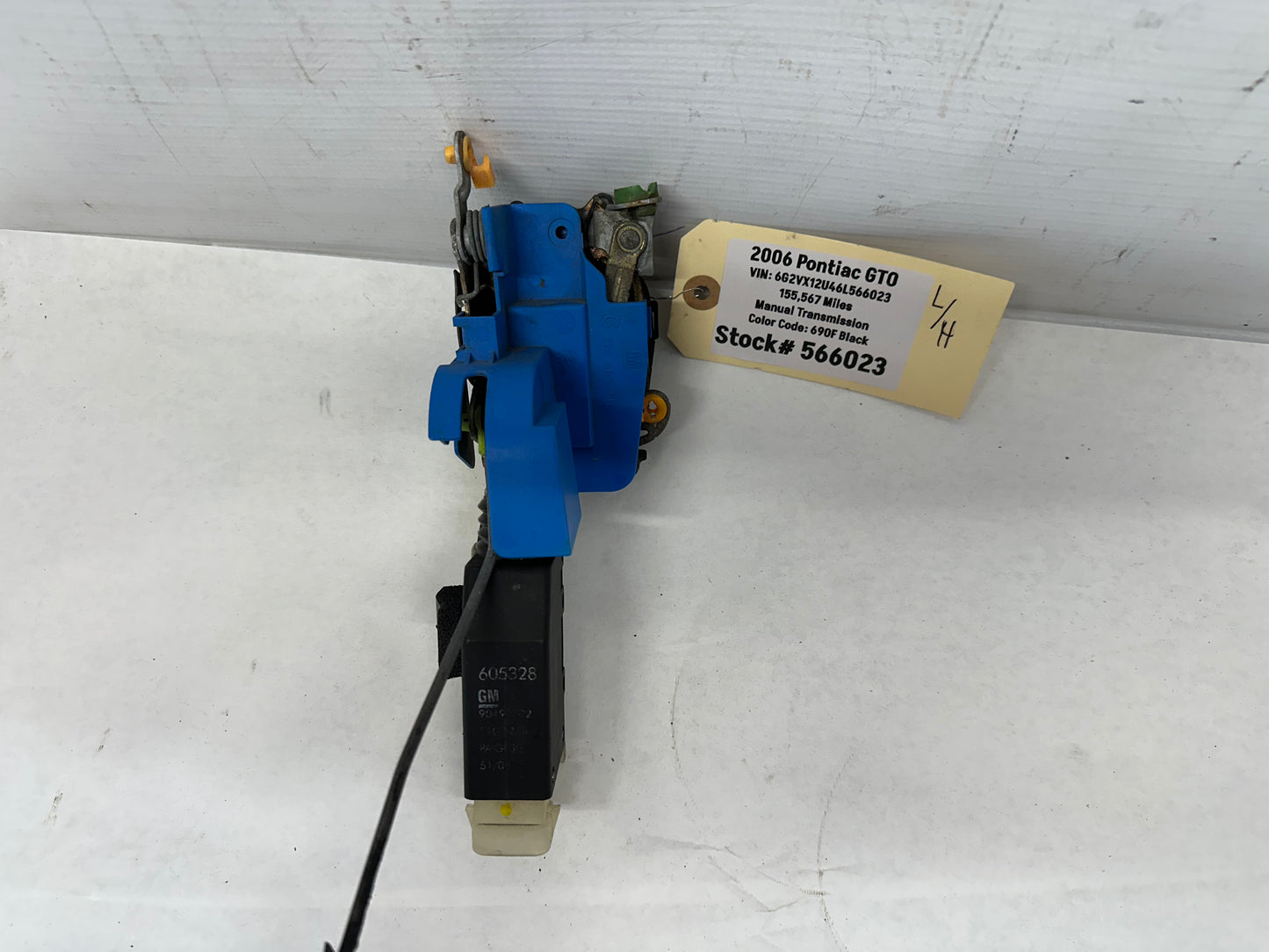 2006 Pontiac GTO LH Driver Door Lock Actuator Assembly OEM - Day's Parts Yard