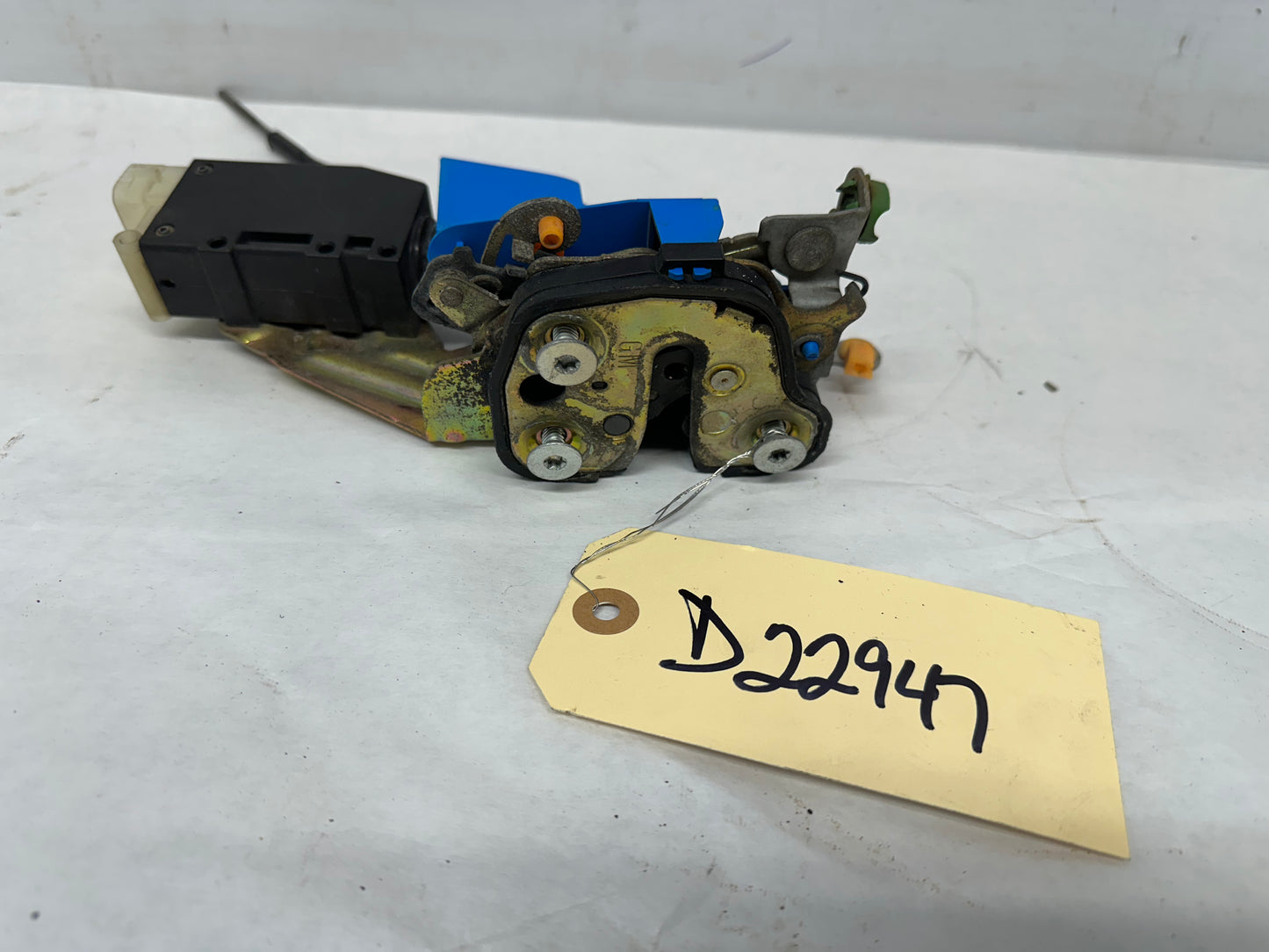 2006 Pontiac GTO LH Driver Door Lock Actuator Assembly OEM - Day's Parts Yard