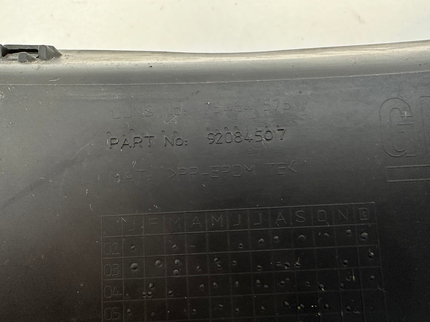 2006 Pontiac GTO Center Console Upper Top Rubber Insert 92084507 OEM - Day's Parts Yard