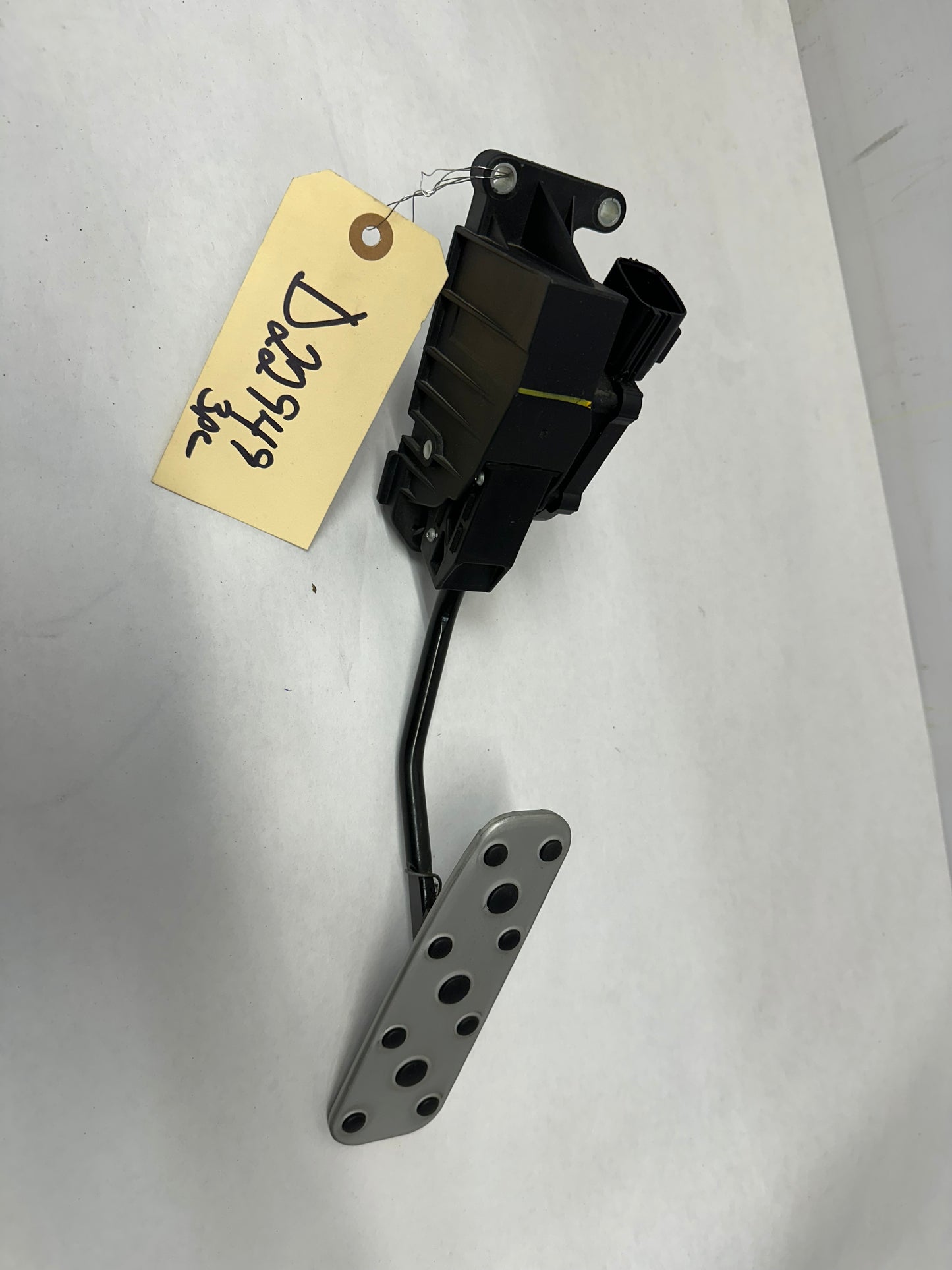 2006 Pontiac GTO Manual Pedal Set Clutch Brake Accelerator OEM - Day's Parts Yard