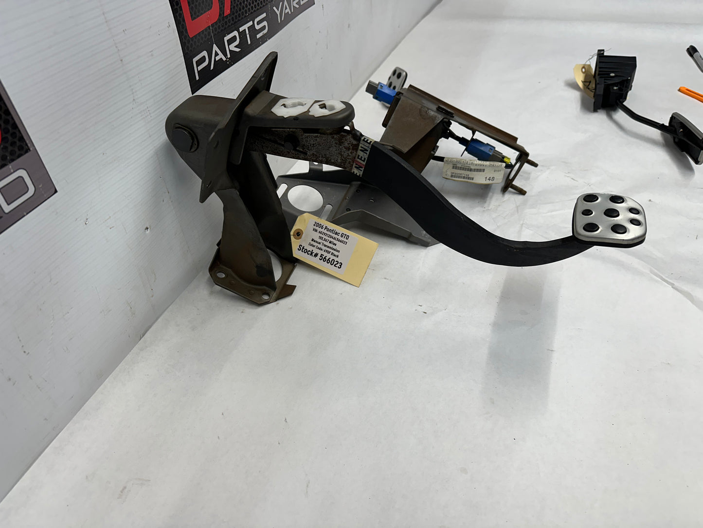 2006 Pontiac GTO Manual Pedal Set Clutch Brake Accelerator OEM - Day's Parts Yard