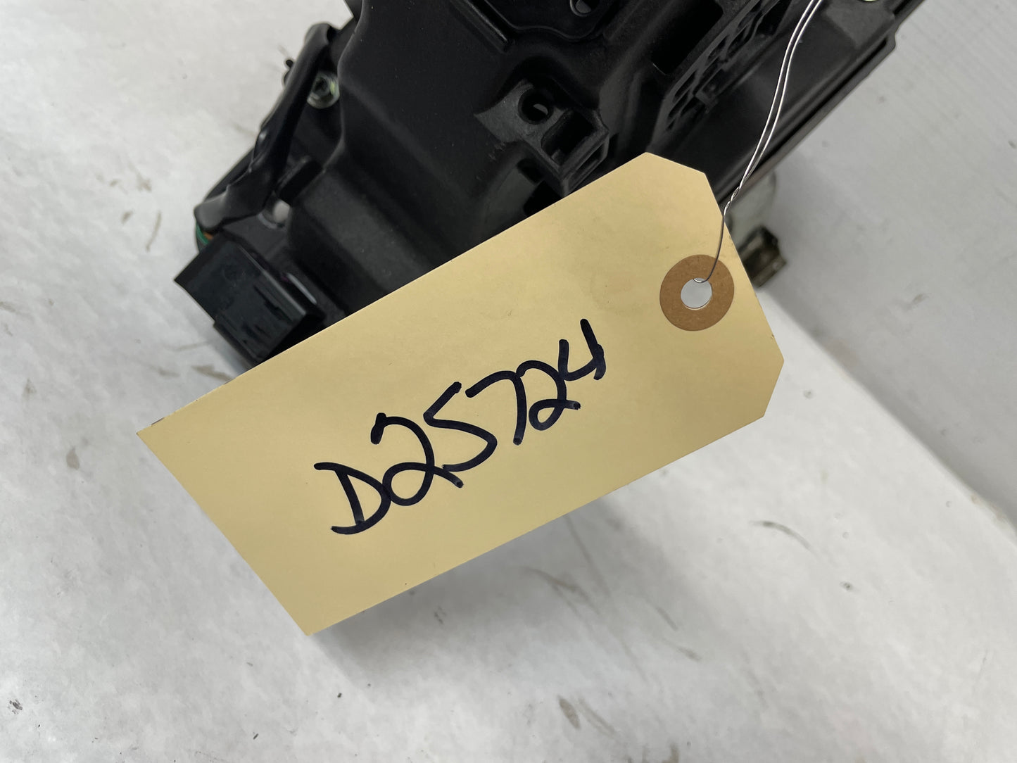 2013 Cadillac CTS-V Coupe Automatic Shifter Base OEM - Day's Parts Yard