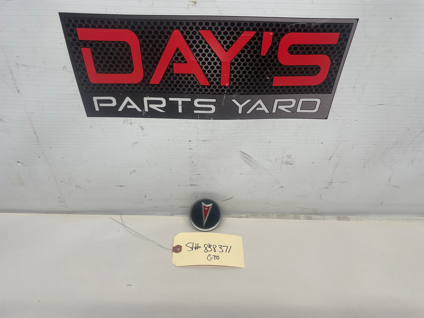 2006 Pontiac GTO Wheel Center Cap OEM - Day's Parts Yard