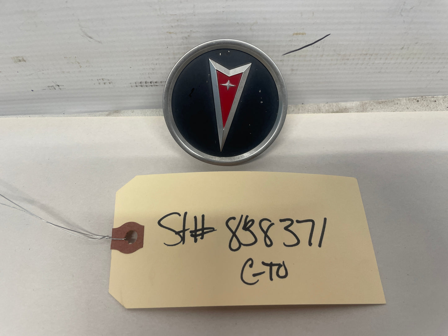 2006 Pontiac GTO Wheel Center Cap OEM - Day's Parts Yard