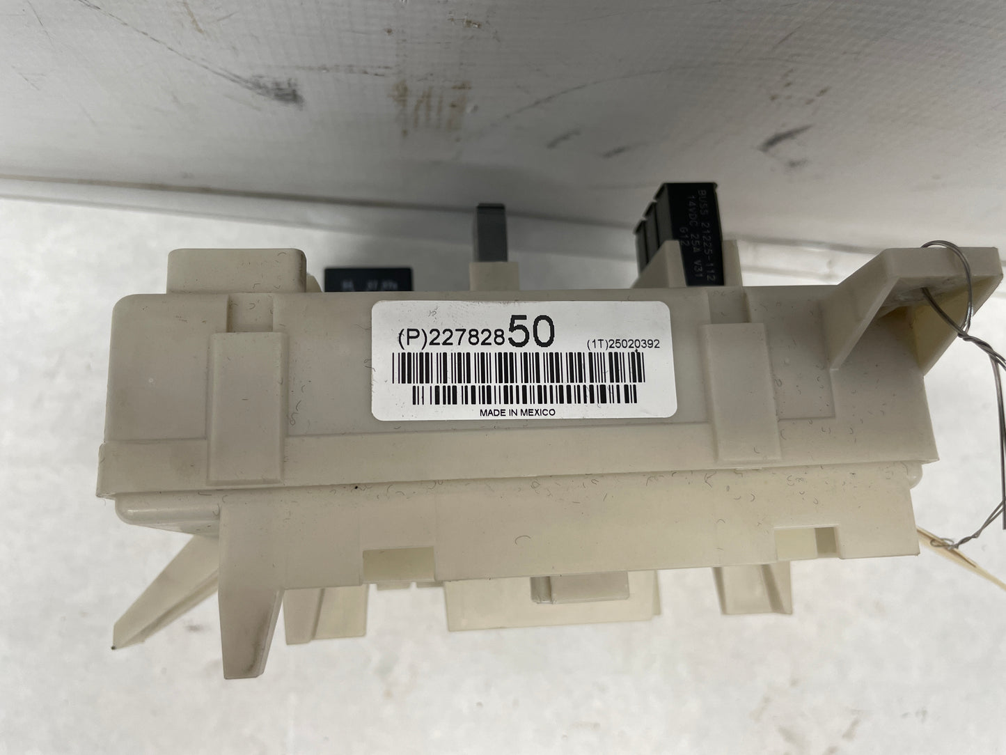2013 Cadillac CTS-V Coupe Rear Interior Fuse Relay Box OEM - Day's Parts Yard