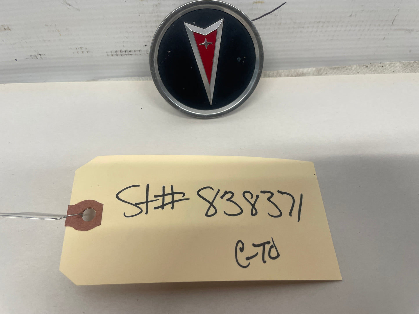 2006 Pontiac GTO Wheel Center Cap OEM - Day's Parts Yard