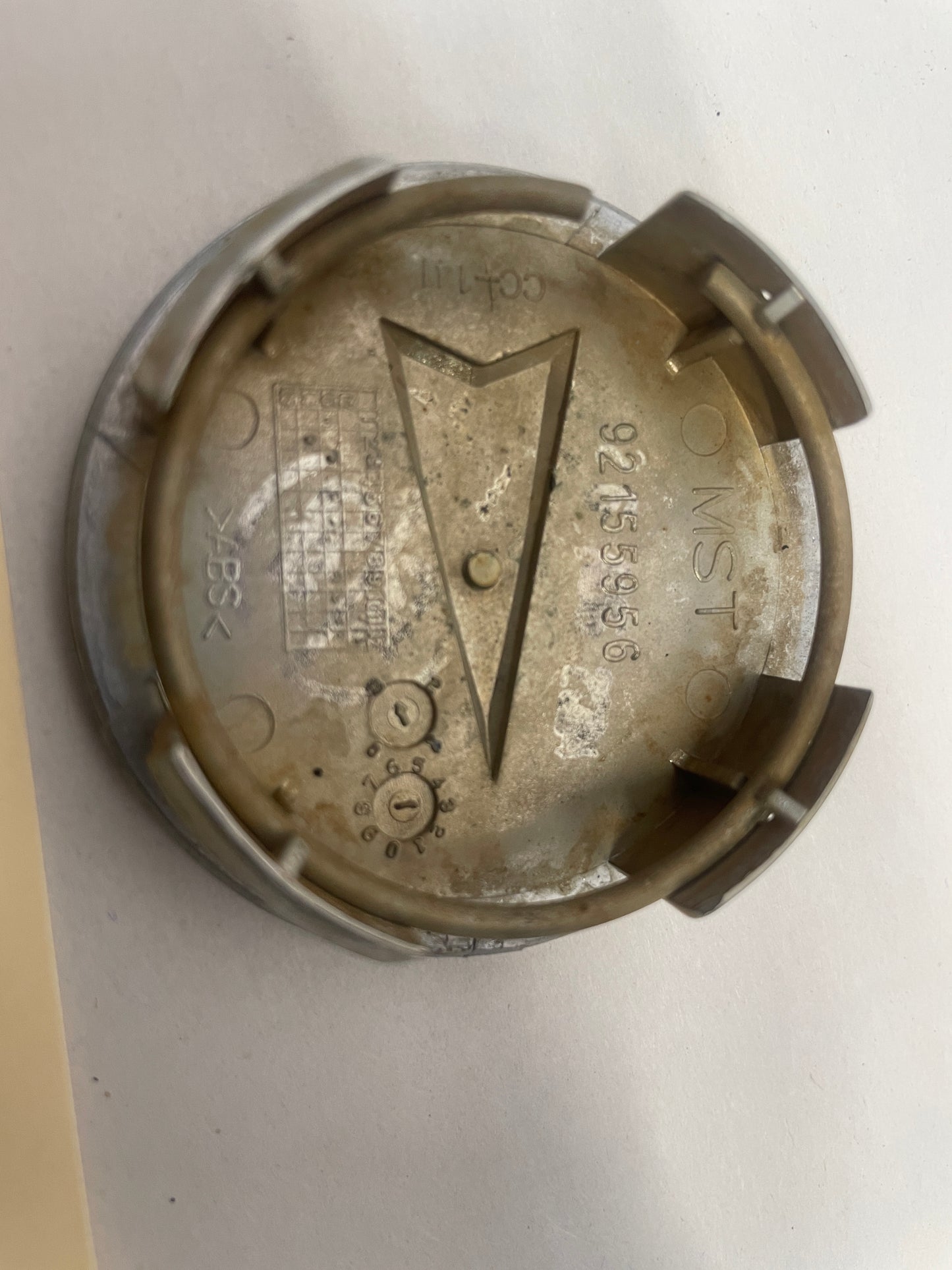 2006 Pontiac GTO Wheel Center Cap OEM - Day's Parts Yard
