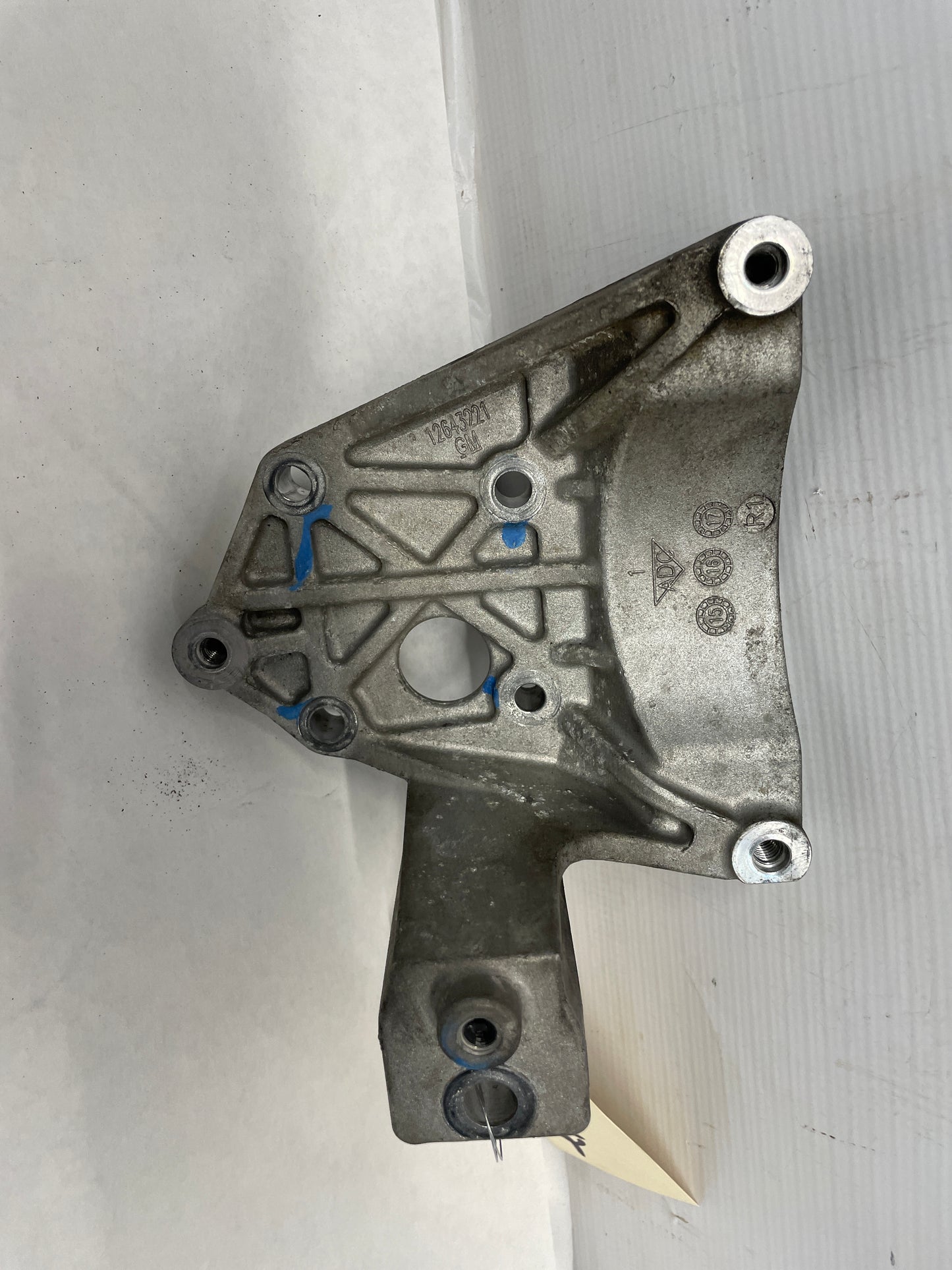 2018 Chevy Camaro 1LE SS AC A/C Air Conditioner Compressor Bracket OEM - Day's Parts Yard