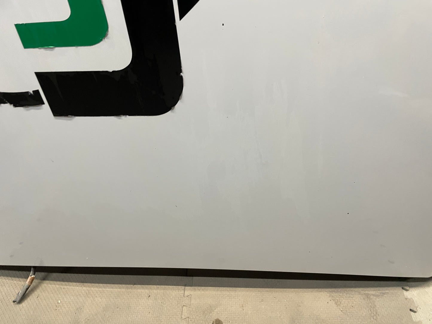 2004 Chevy Silverado 2500HD Hood OEM LOCAL PICK UP - Day's Parts Yard