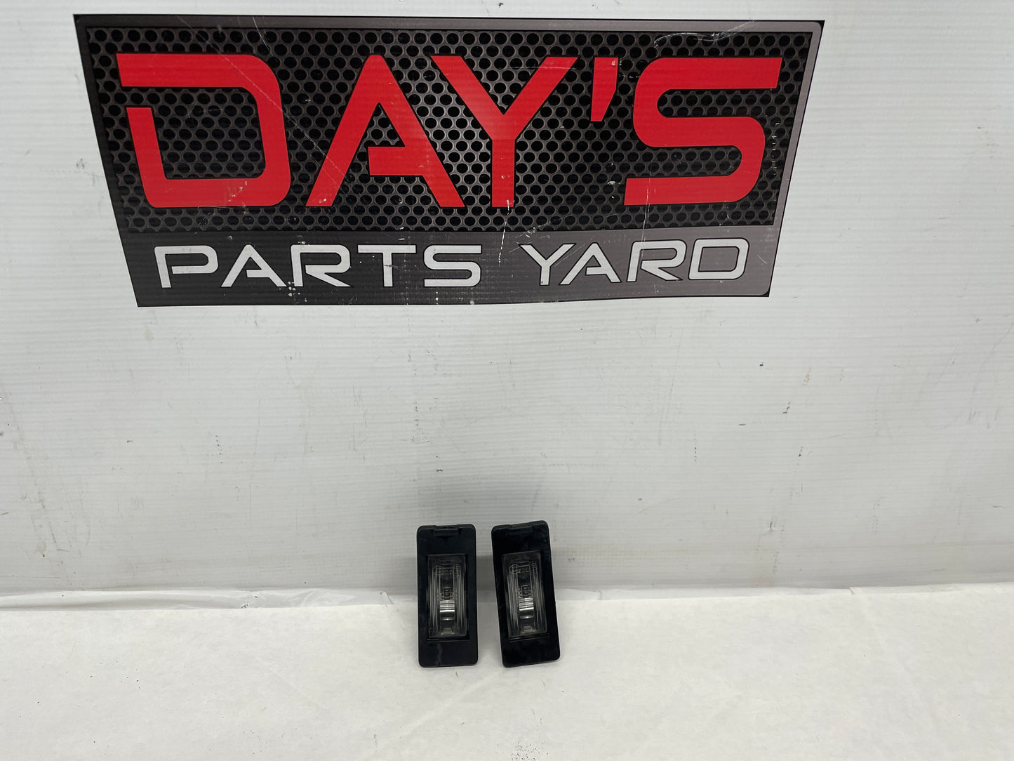 2016 Cadillac ATS-V Coupe RH & LH License Plate Tag Light Set OEM - Day's Parts Yard