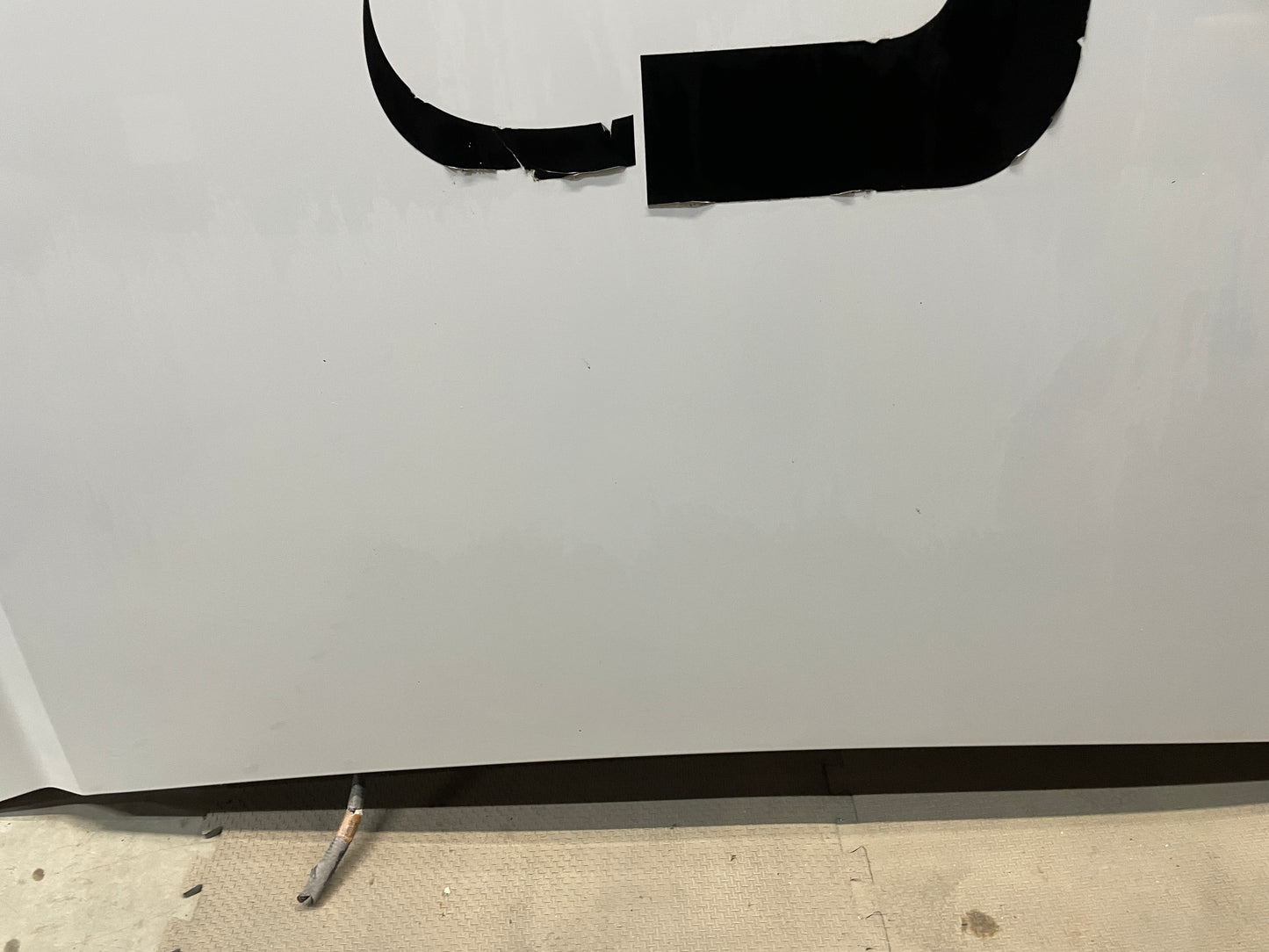 2004 Chevy Silverado 2500HD Hood OEM LOCAL PICK UP - Day's Parts Yard