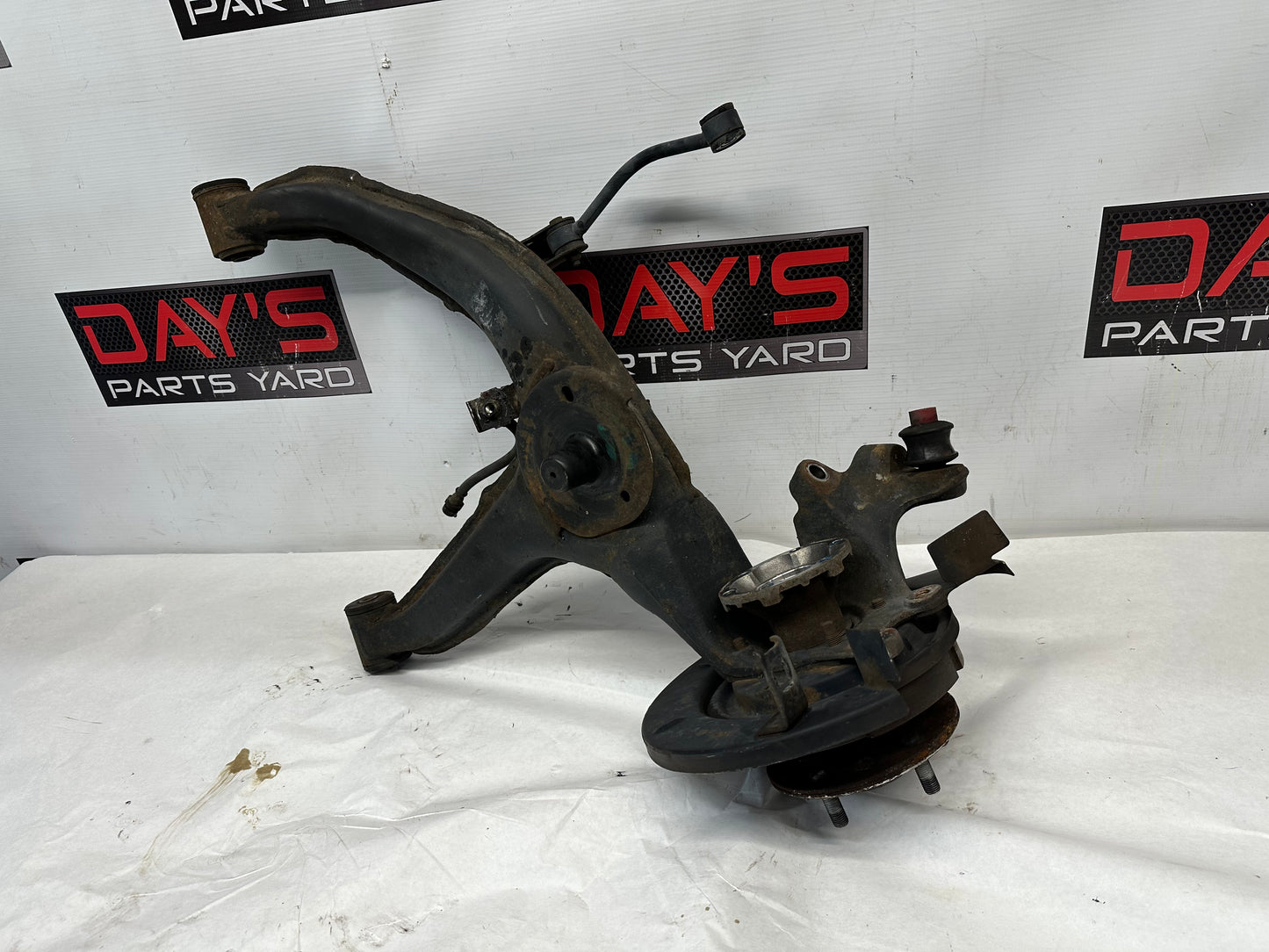 2006 Pontiac GTO LH Driver Rear Spindle Hub Knuckle Control Arm Assembly OEM - Day's Parts Yard