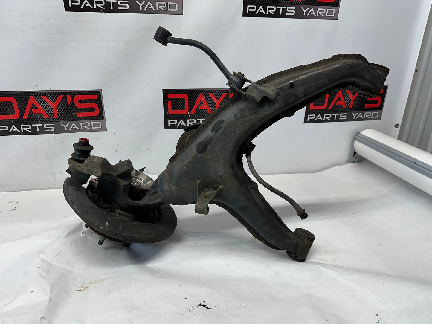 2006 Pontiac GTO LH Driver Rear Spindle Hub Knuckle Control Arm Assembly OEM - Day's Parts Yard