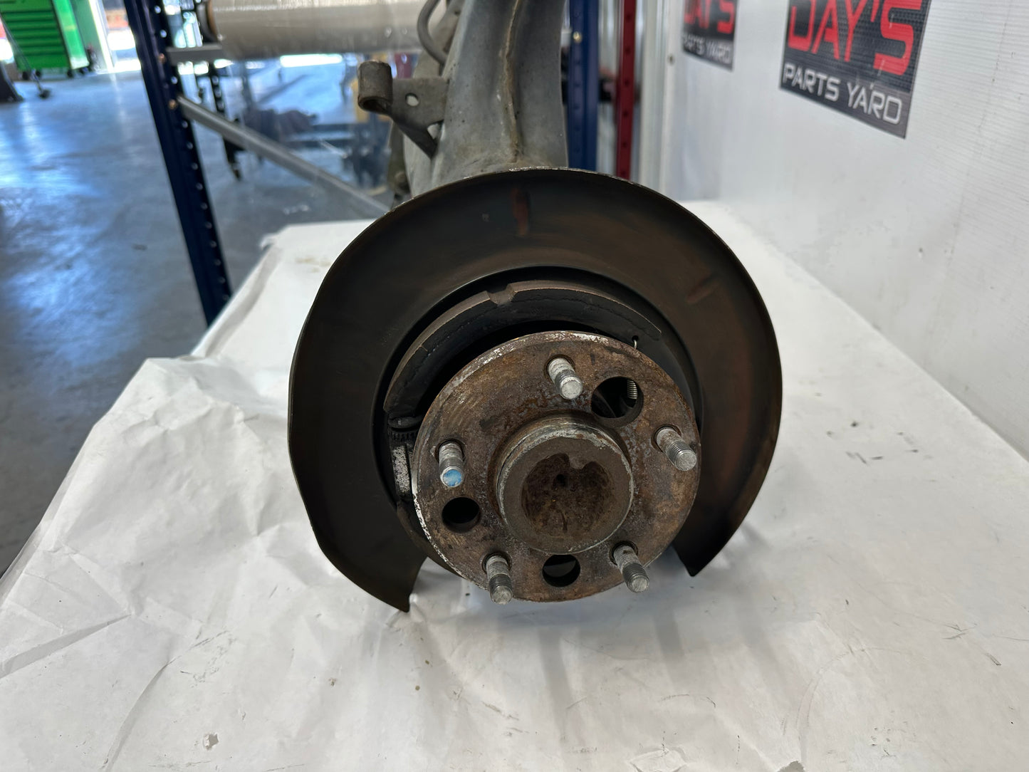 2006 Pontiac GTO LH Driver Rear Spindle Hub Knuckle Control Arm Assembly OEM - Day's Parts Yard