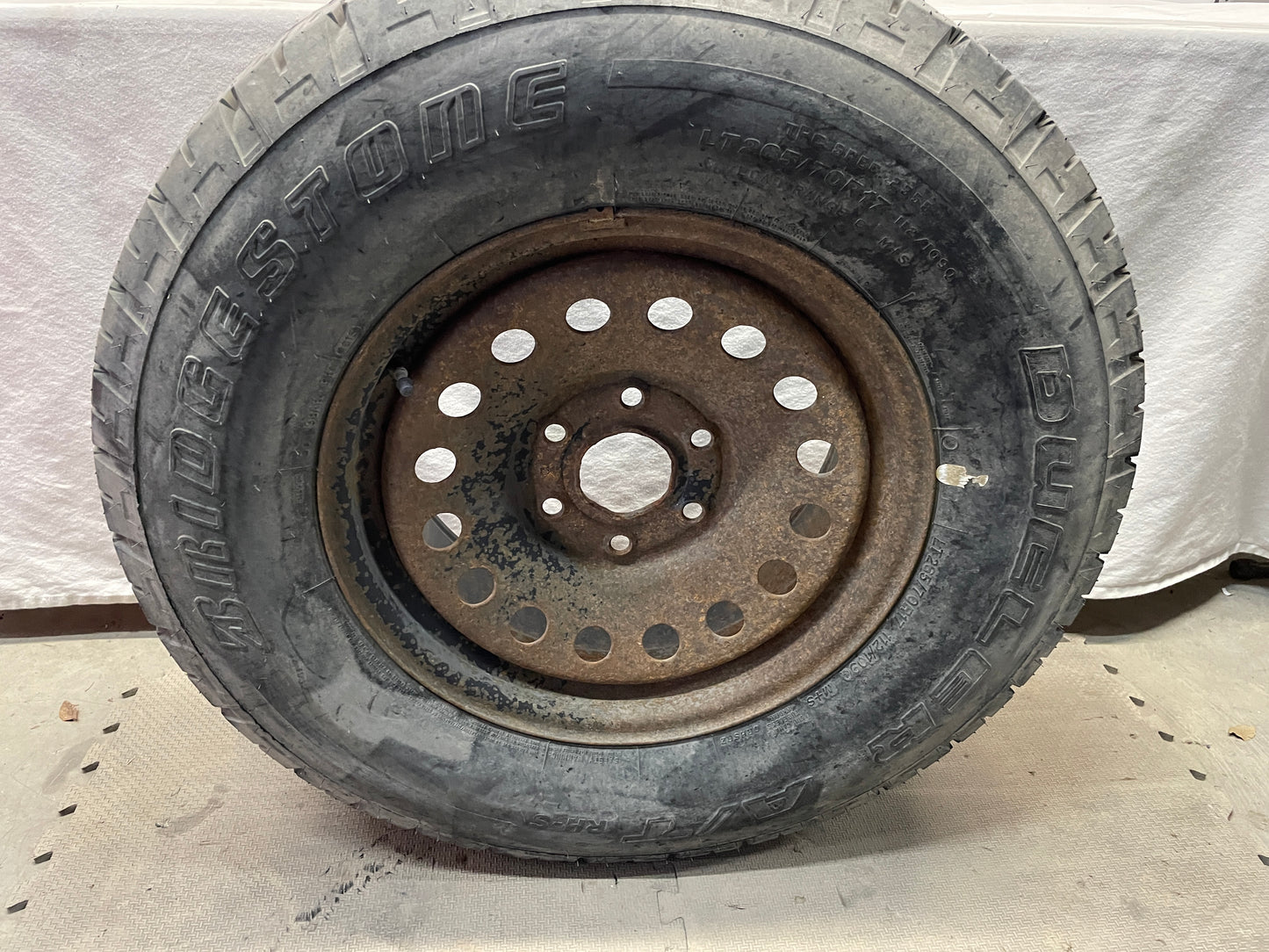 2015 Chevy Silverado K1500 Spare Wheel & Tire OEM - Day's Parts Yard