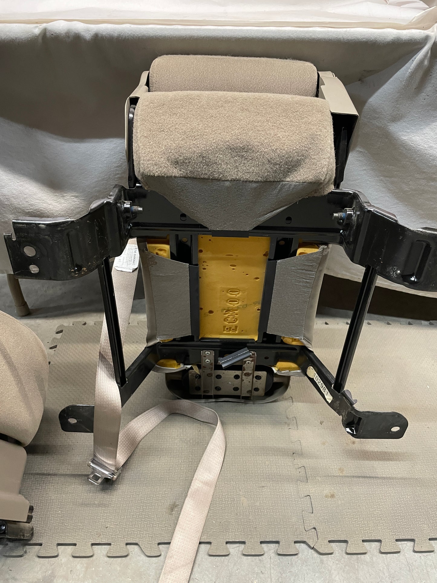 2004 Chevy Silverado 2500HD Bucket Seats w/ Center Console Jump Tan Cloth OEM - Day's Parts Yard