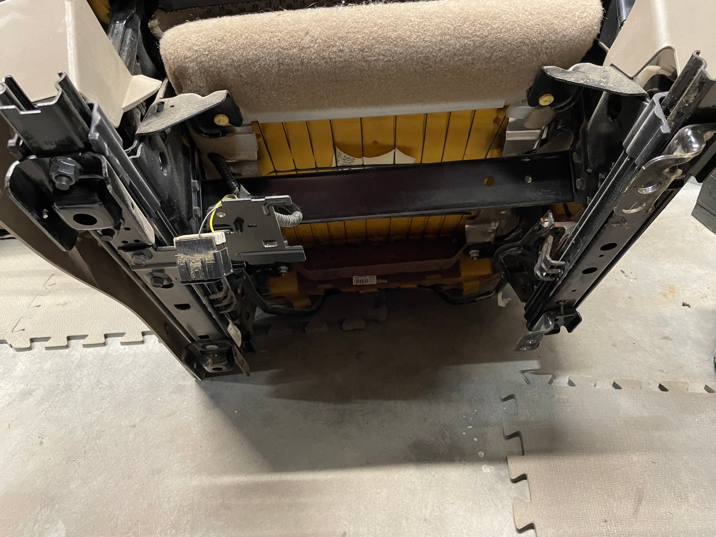 2004 Chevy Silverado 2500HD Bucket Seats w/ Center Console Jump Tan Cloth OEM - Day's Parts Yard