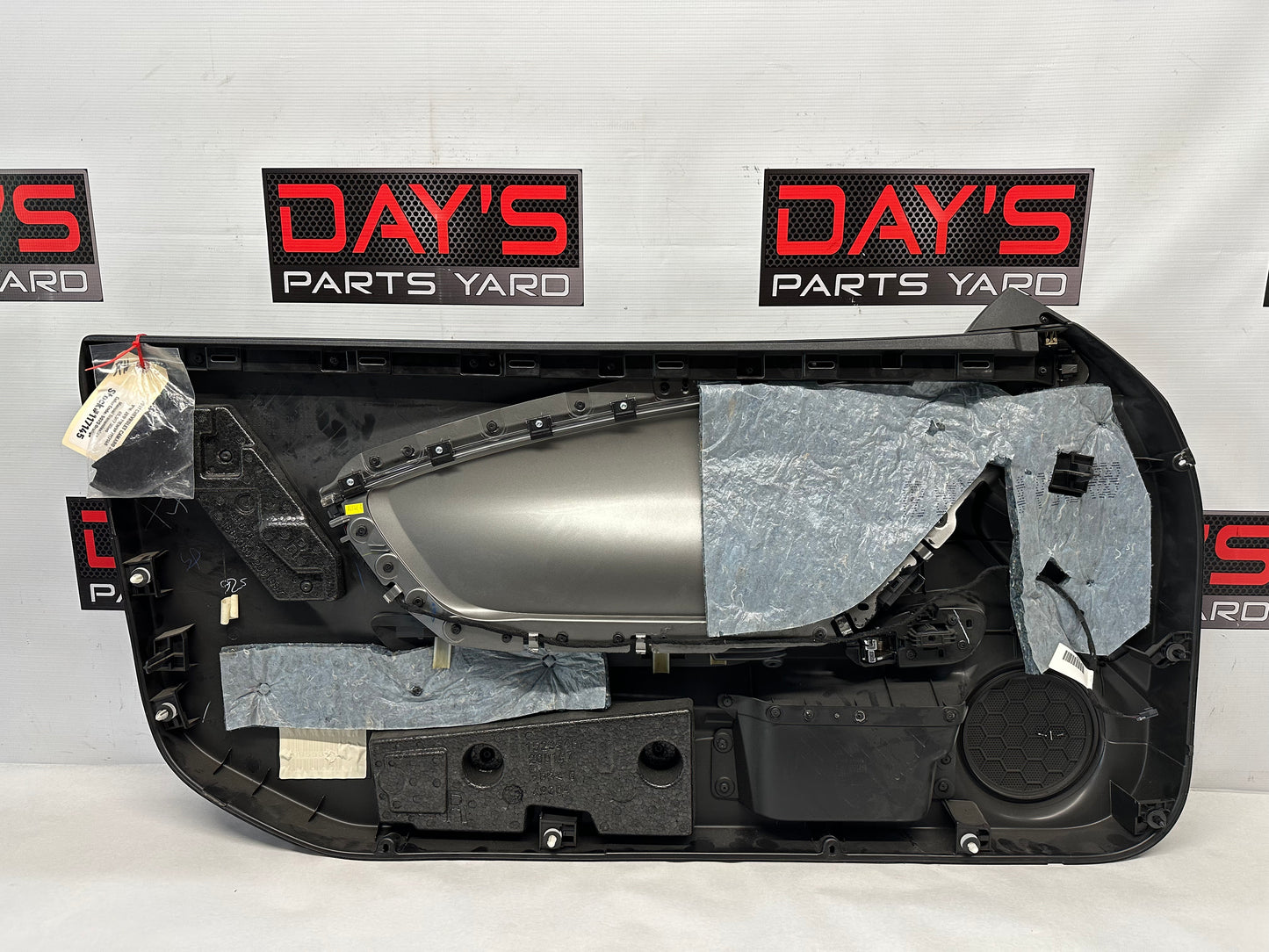 2011 Chevy Camaro 2SS Front RH Passenger Door Panel OEM - Day's Parts Yard