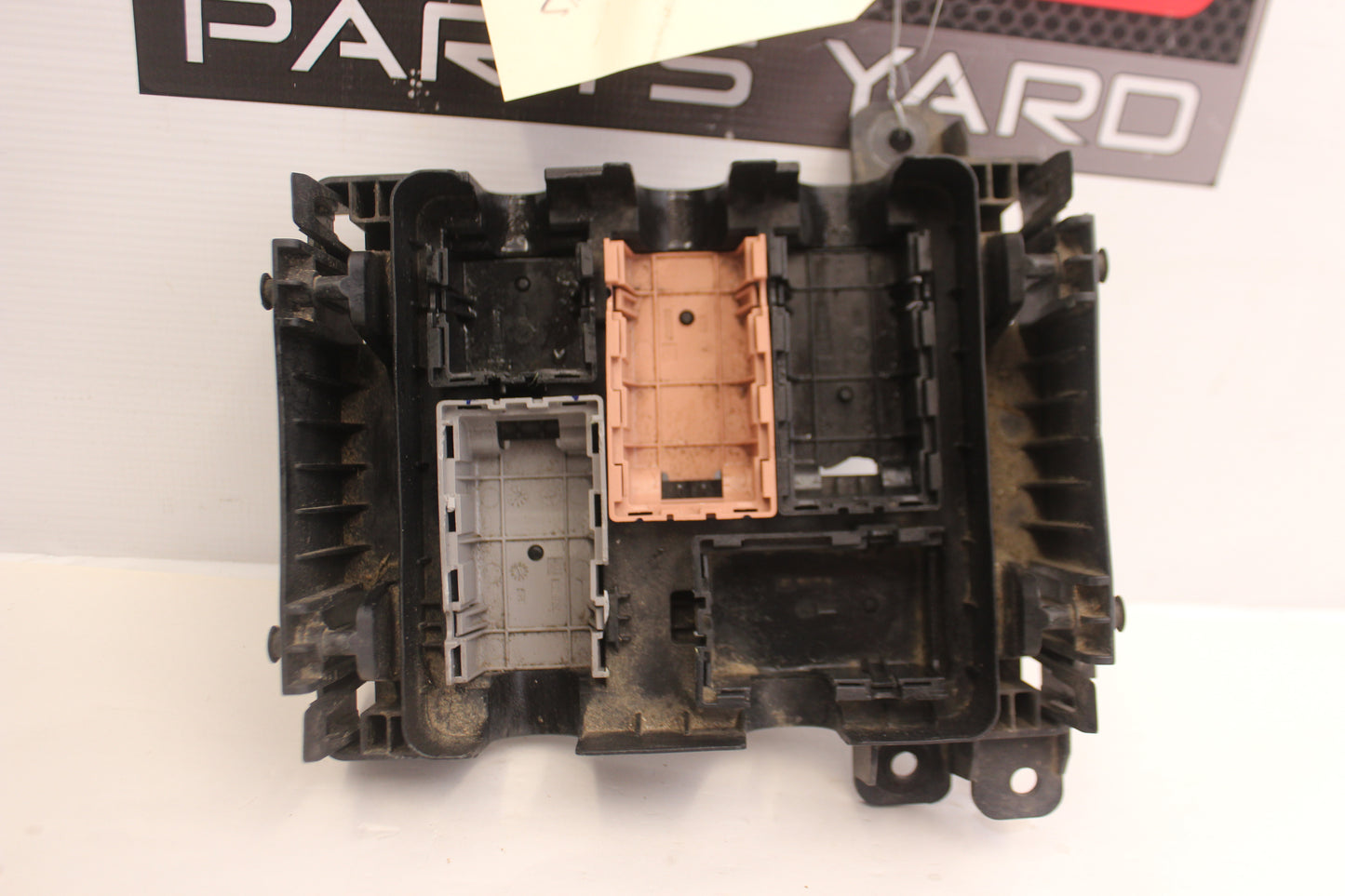 2015 Chevrolet SS Sedan Fuse Panel Retainer Block OEM - Day's Parts Yard
